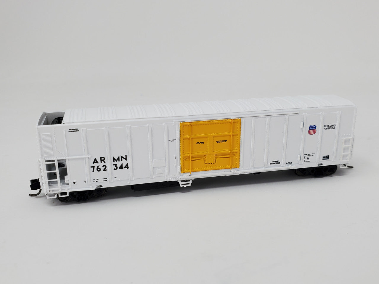 Intermountain 68827-01 N Scale, R-70-20 Refrigerator Car, Union Pacific ARMN #762344