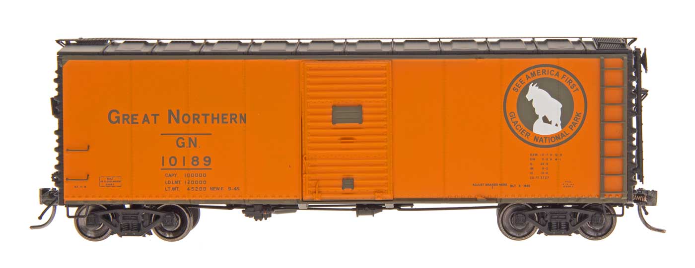 Intermountain 46051-17 HO Scale, Plywood Panel Box Car, Great Northern GN #10376, Original Green Herald