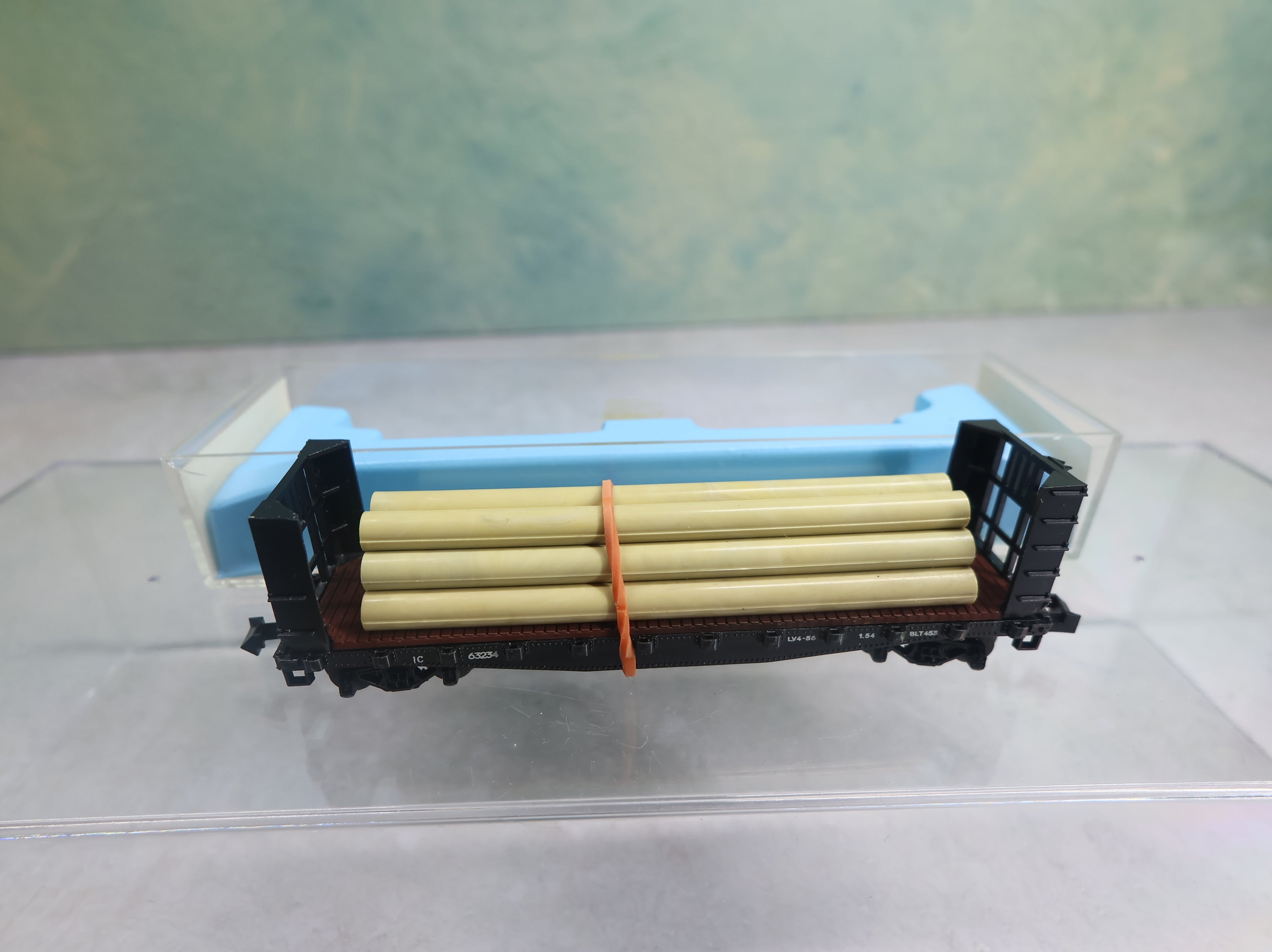 USED Atlas 2282 N Scale Bulkhead Flat Car w/ Load Illinois Central IC #63234