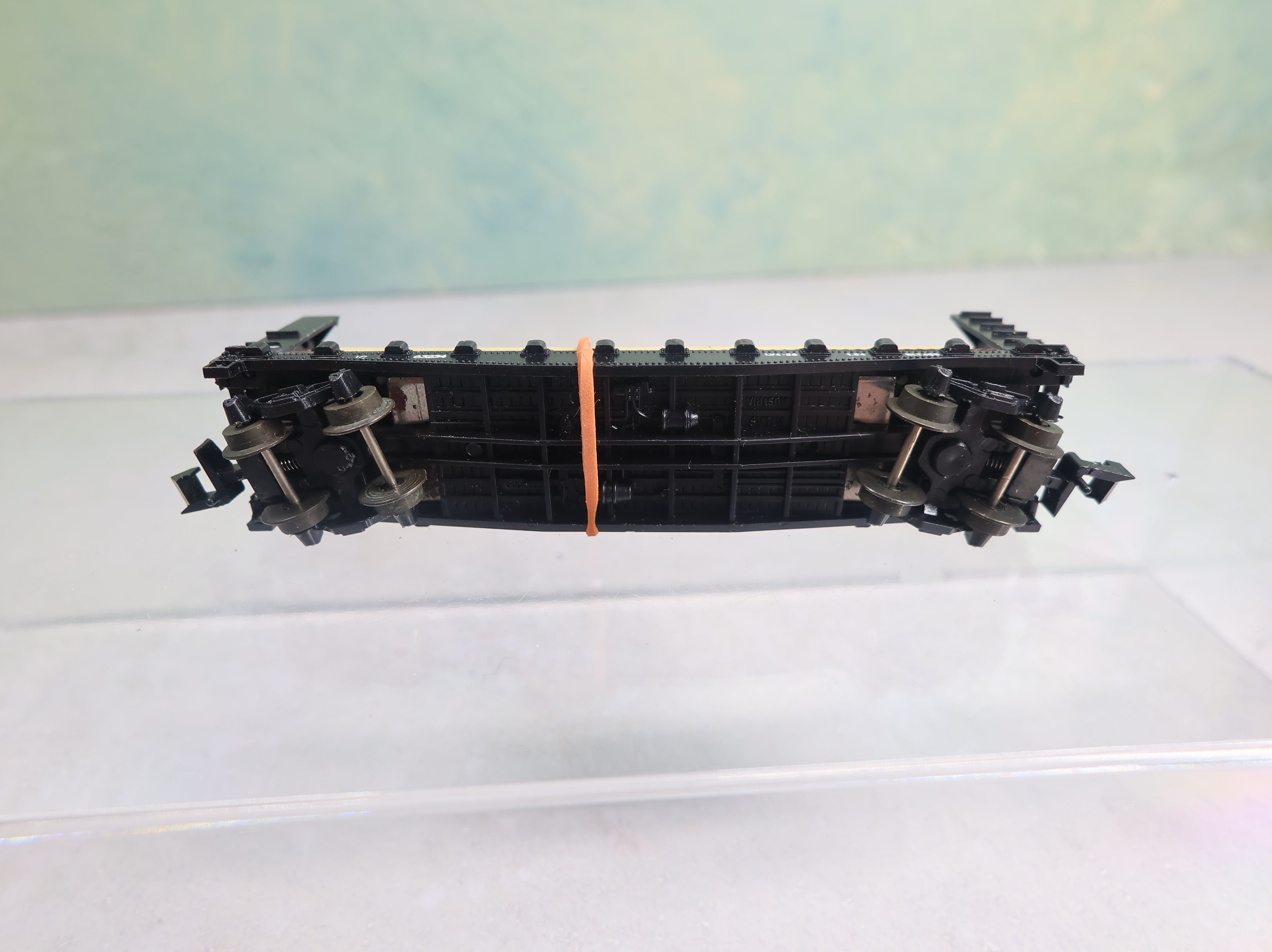 USED Atlas 2282 N Scale Bulkhead Flat Car w/ Load Illinois Central IC #63234