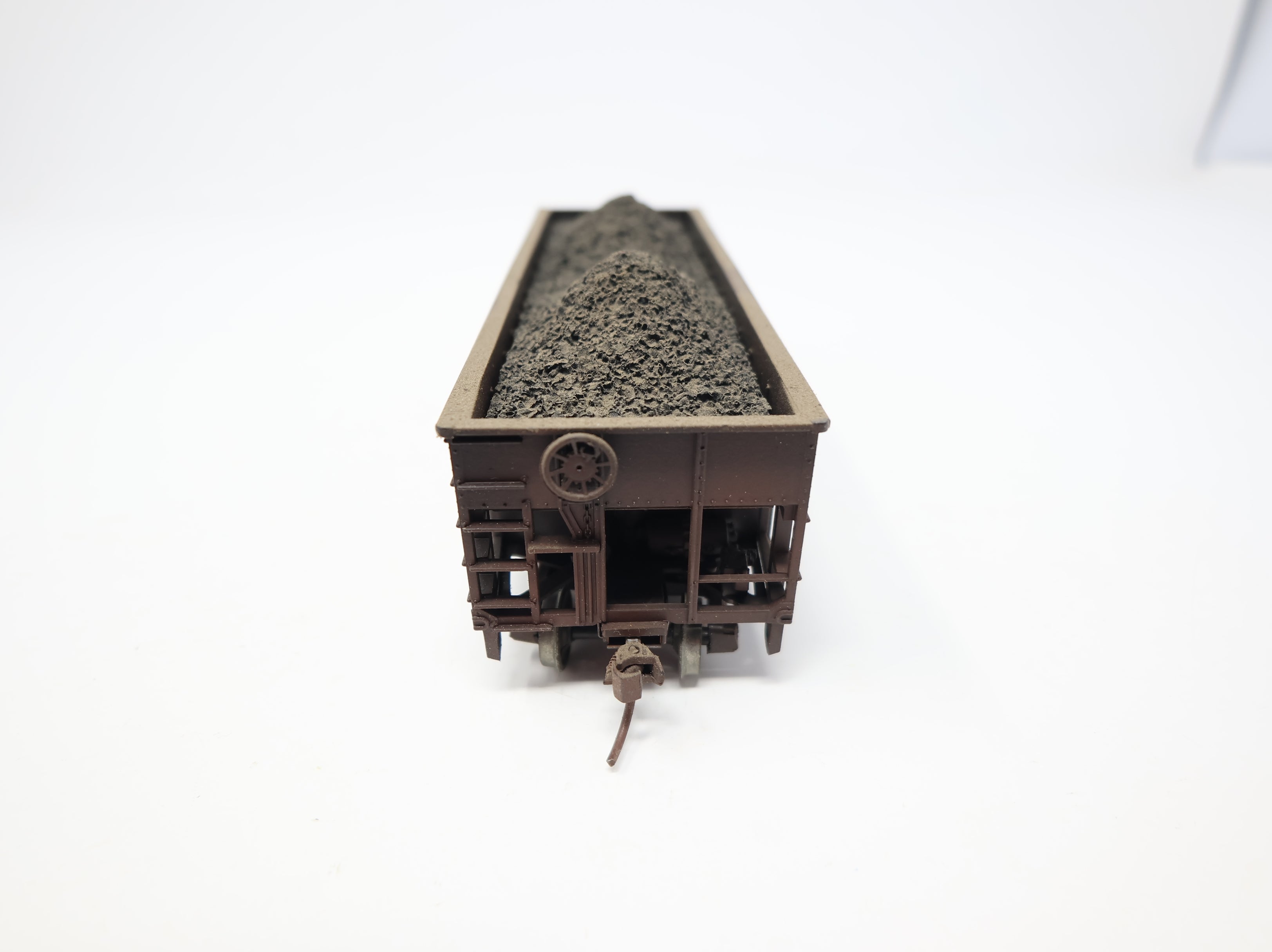 USED Athearn HO Scale 2 Bay Open Hopper Cleveland, Cincinnati, Chicago & St. Louis CCC&StL #79351 Weathered w/ Coal Load