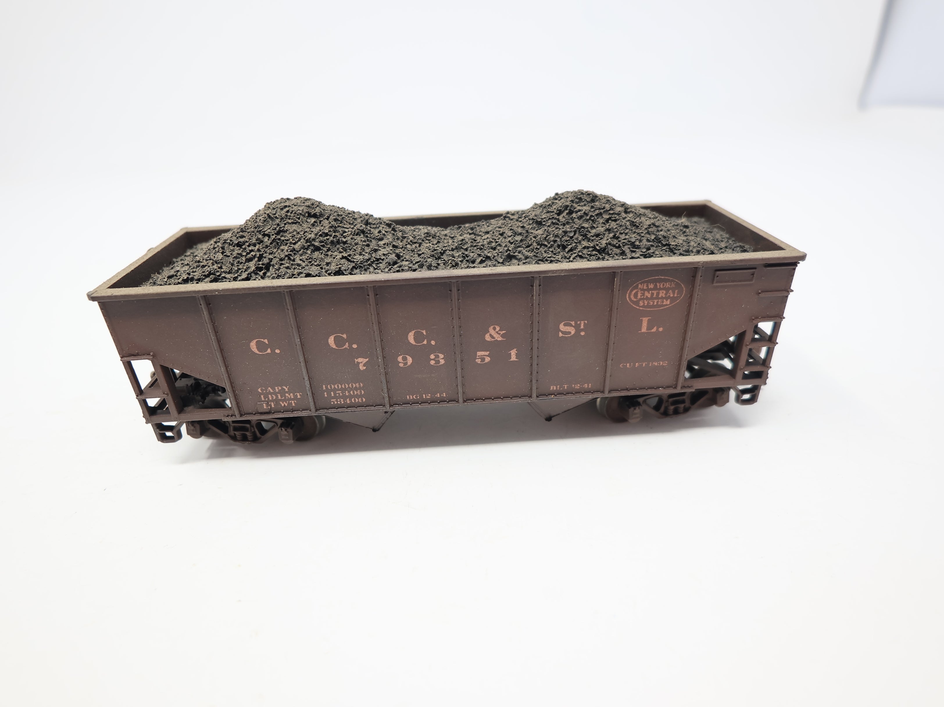 USED Athearn HO Scale 2 Bay Open Hopper Cleveland, Cincinnati, Chicago & St. Louis CCC&StL #79351 Weathered w/ Coal Load