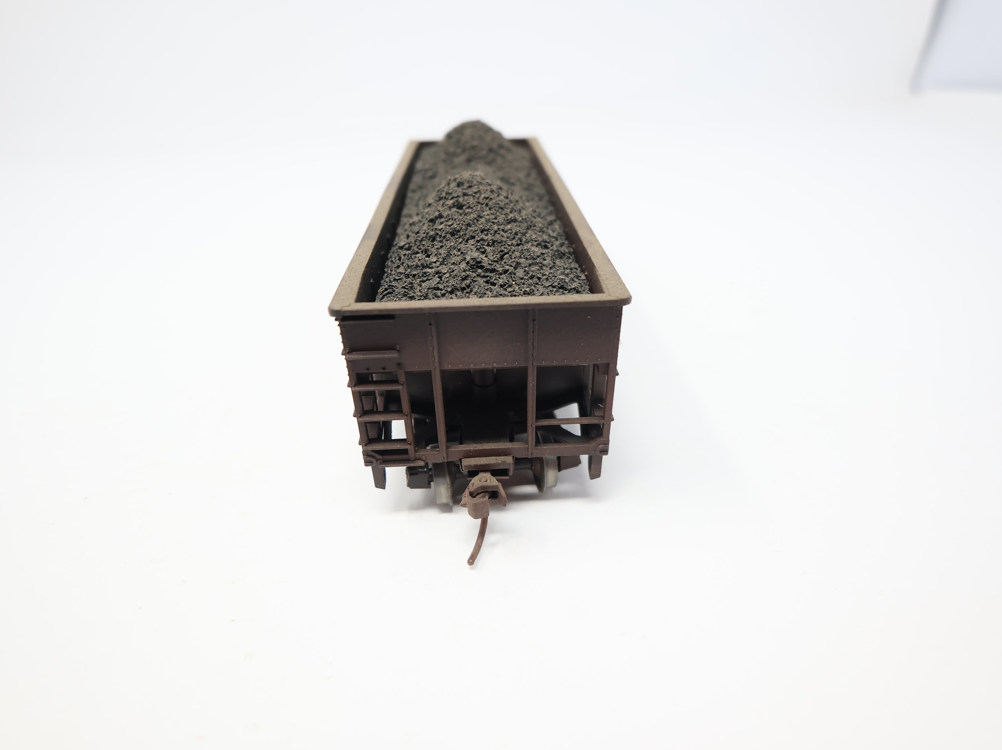 USED Athearn HO Scale 2 Bay Open Hopper Cleveland, Cincinnati, Chicago & St. Louis CCC&StL #79351 Weathered w/ Coal Load