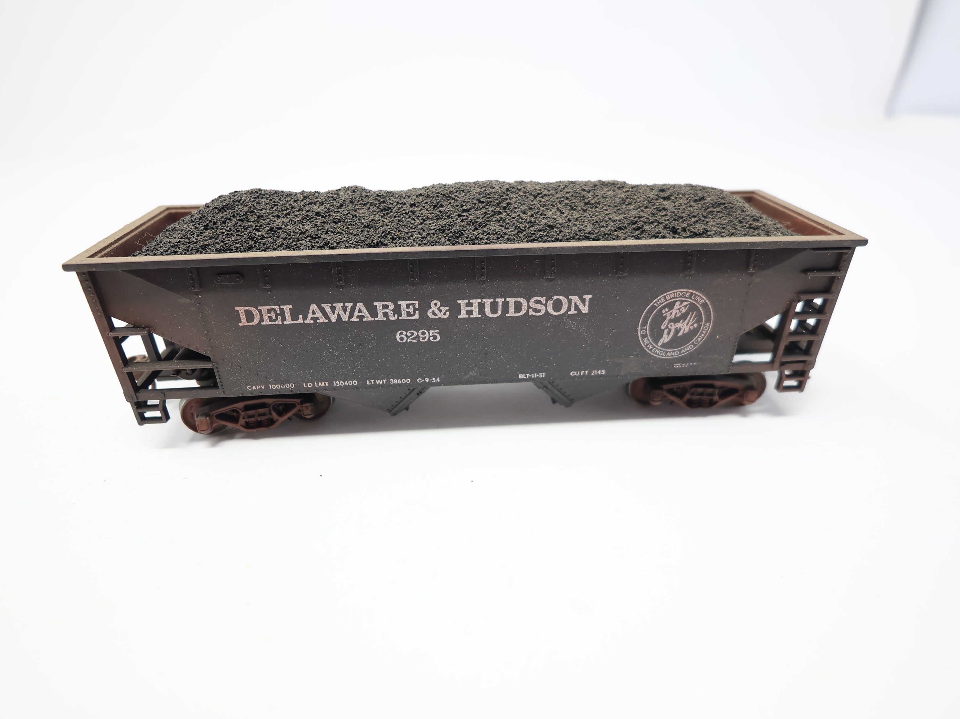 USED HO Scale 2 Bay Open Hopper Delaware and Hudson DH #6295 Weathered w/ Coal Load