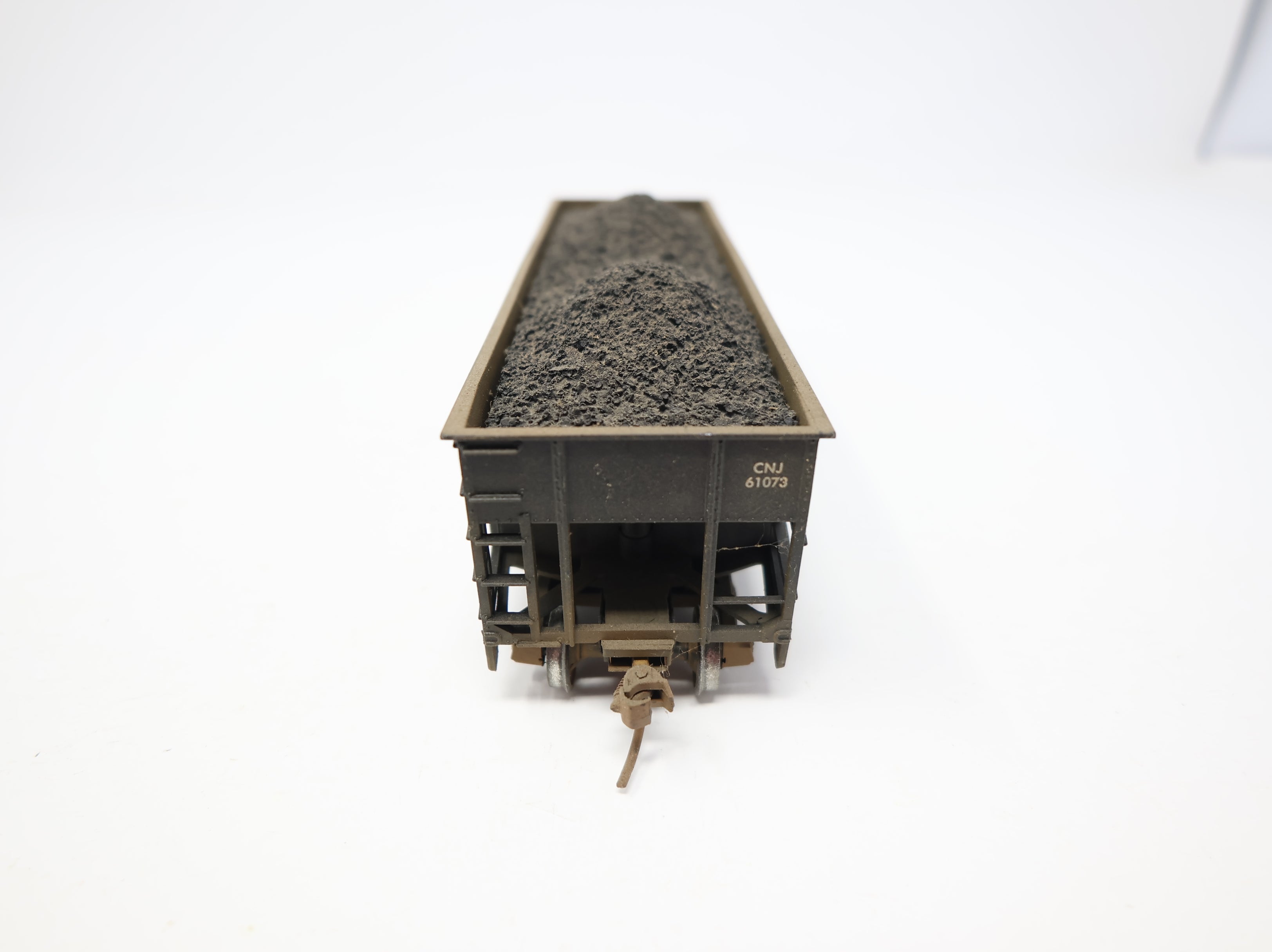 USED Athearn HO Scale 2 Bay Open Hopper New Jersey Transit CNJ #61073 Weathered w/ Coal Load