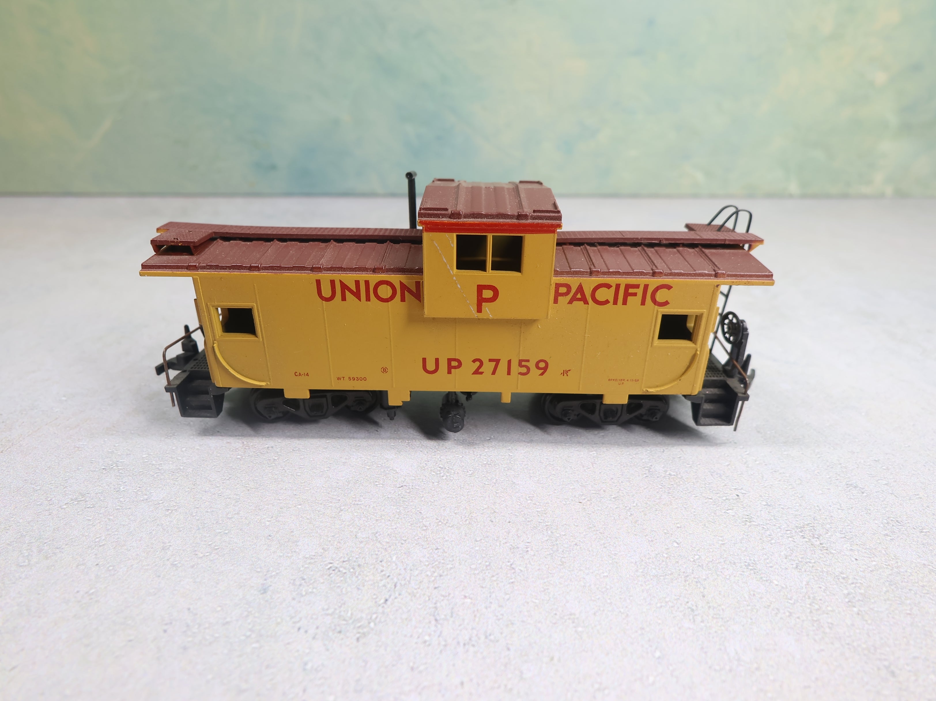 USED Athearn HO Scale Caboose Union Pacific UP #27159