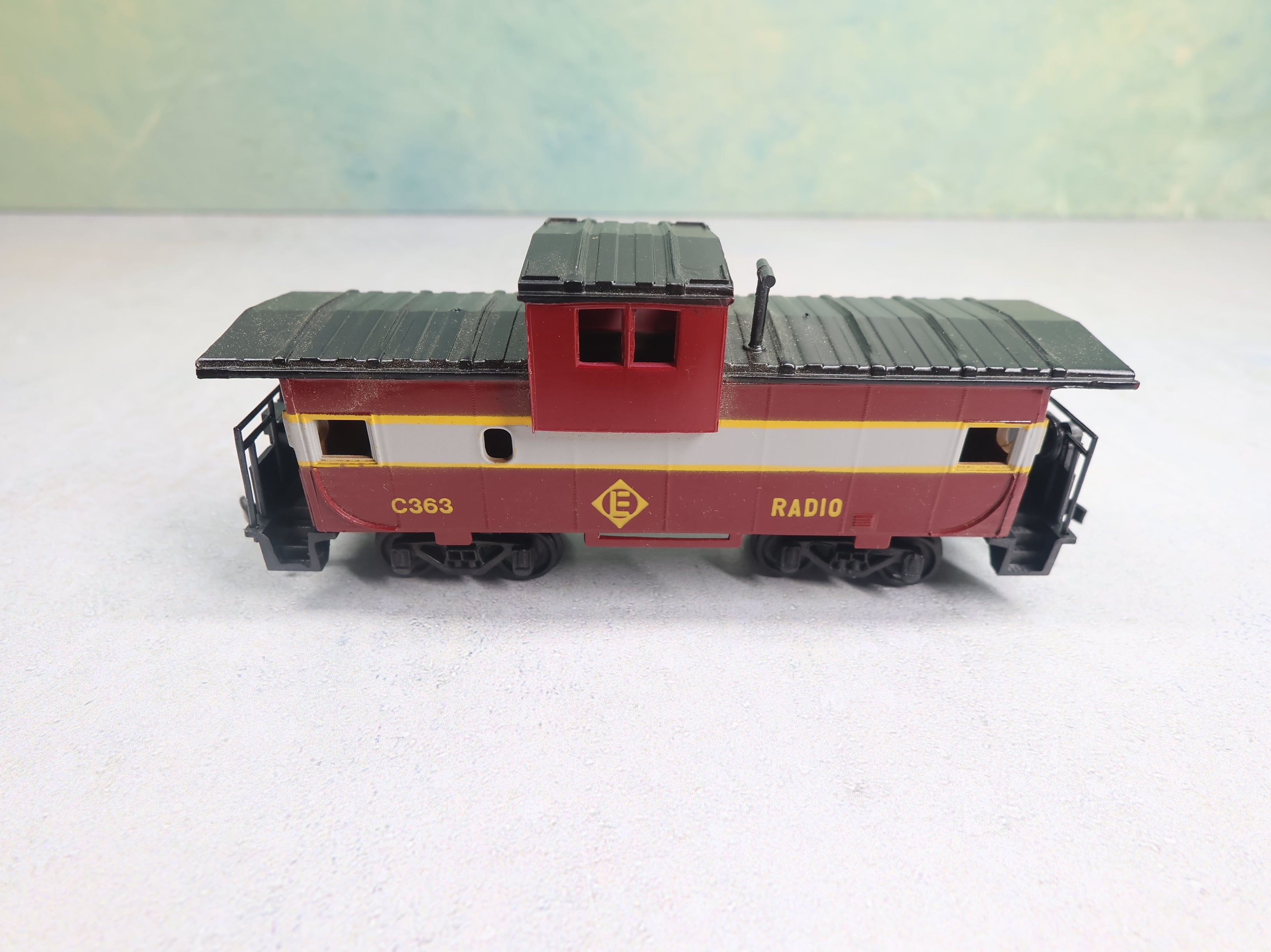 USED Bachmann HO Scale Caboose Erie Lackawanna #C363 Radio