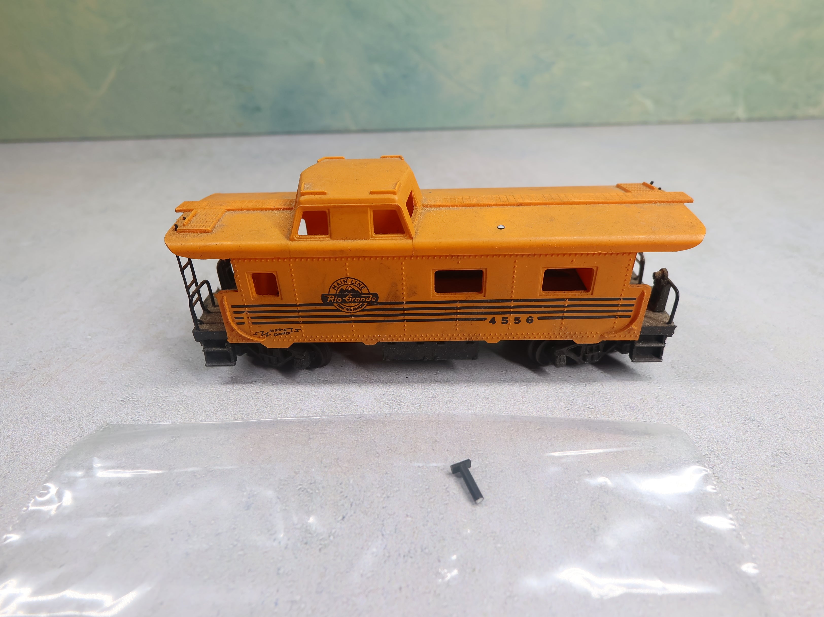 USED Mantua HO Scale Caboose Rio Grande #4556