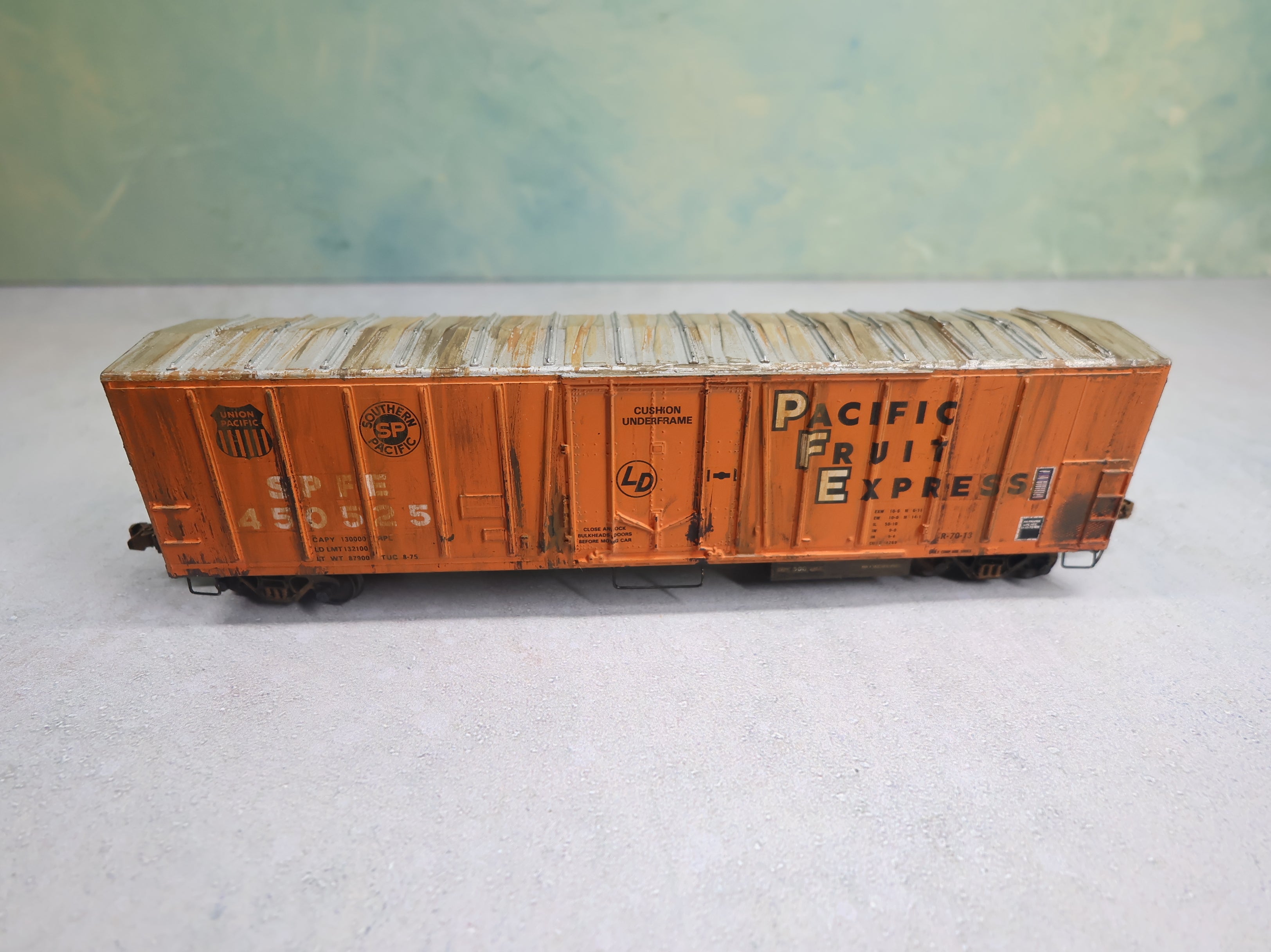 USED Athearn HO Scale 50' Outside Braced Box Car Pacific Fruit Express SPFE #450525 Decal/Weathered