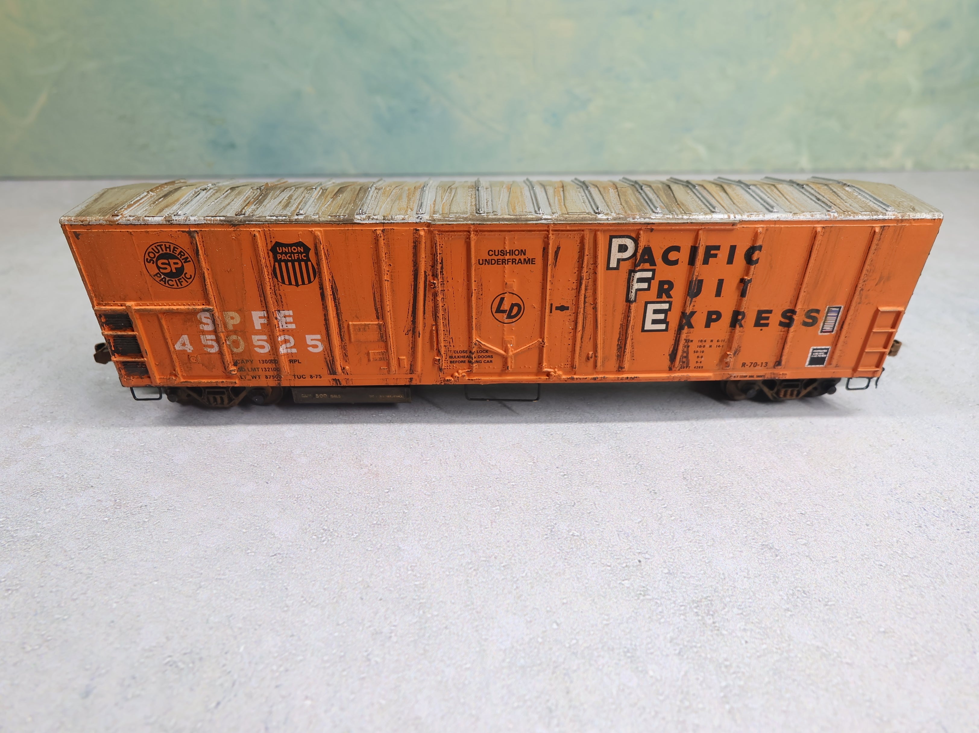 USED Athearn HO Scale 50' Outside Braced Box Car Pacific Fruit Express SPFE #450525 Decal/Weathered