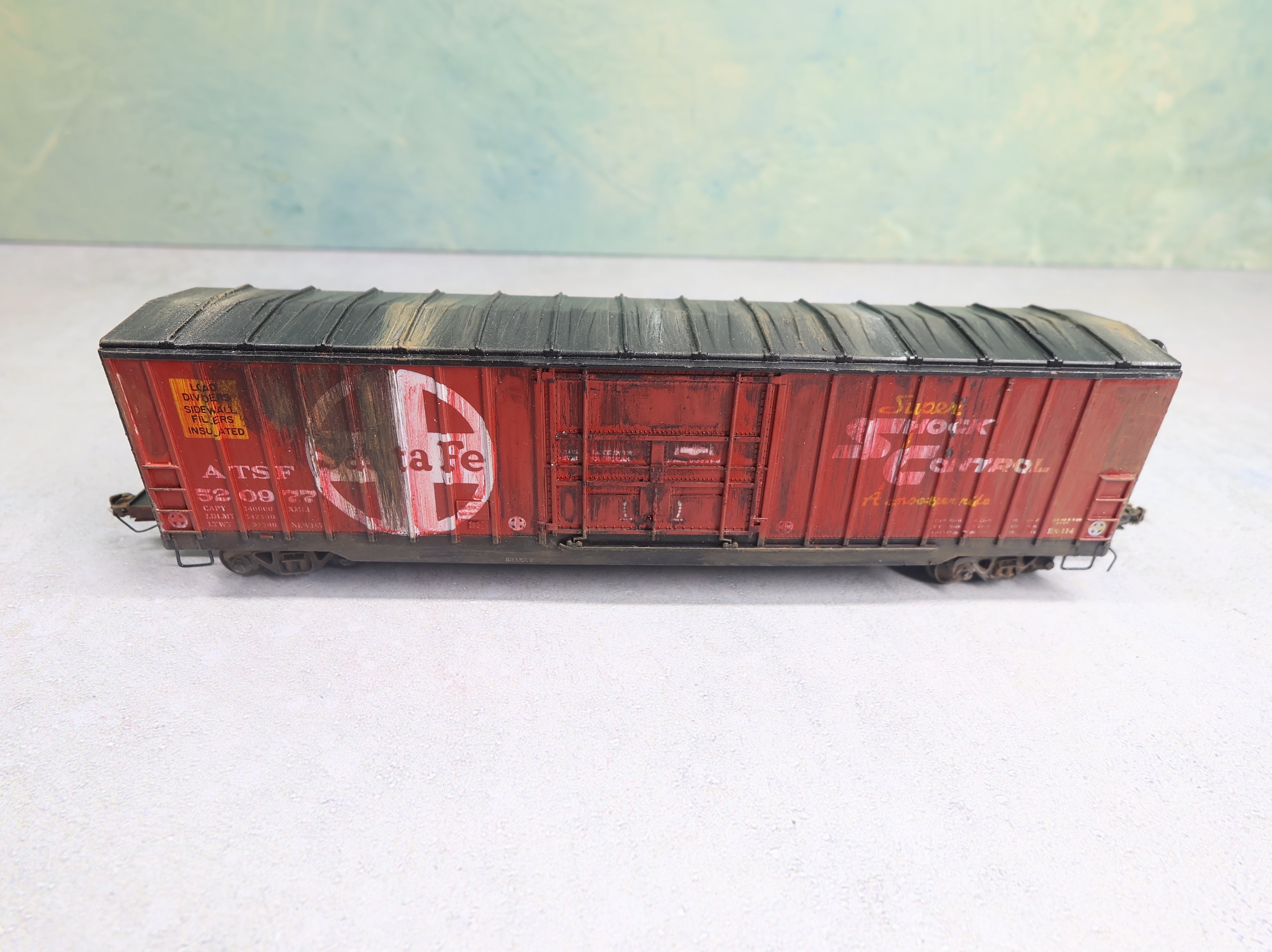 USED Athearn HO Scale 50' Outside Braced Box Car Santa Fe ATSF #520977 Weathered