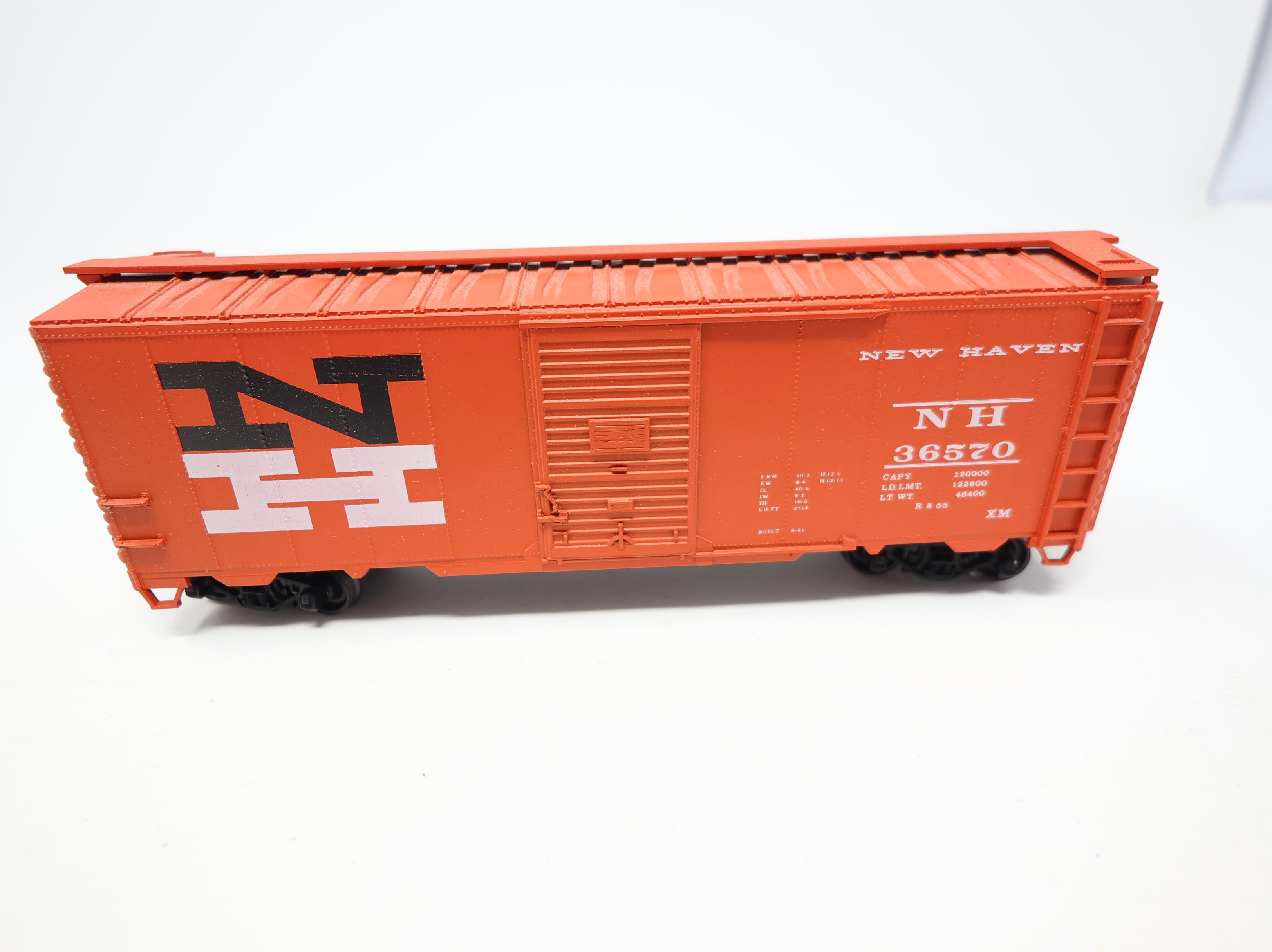 USED Accurail HO Scale 40' Box Car New Haven NH #36570