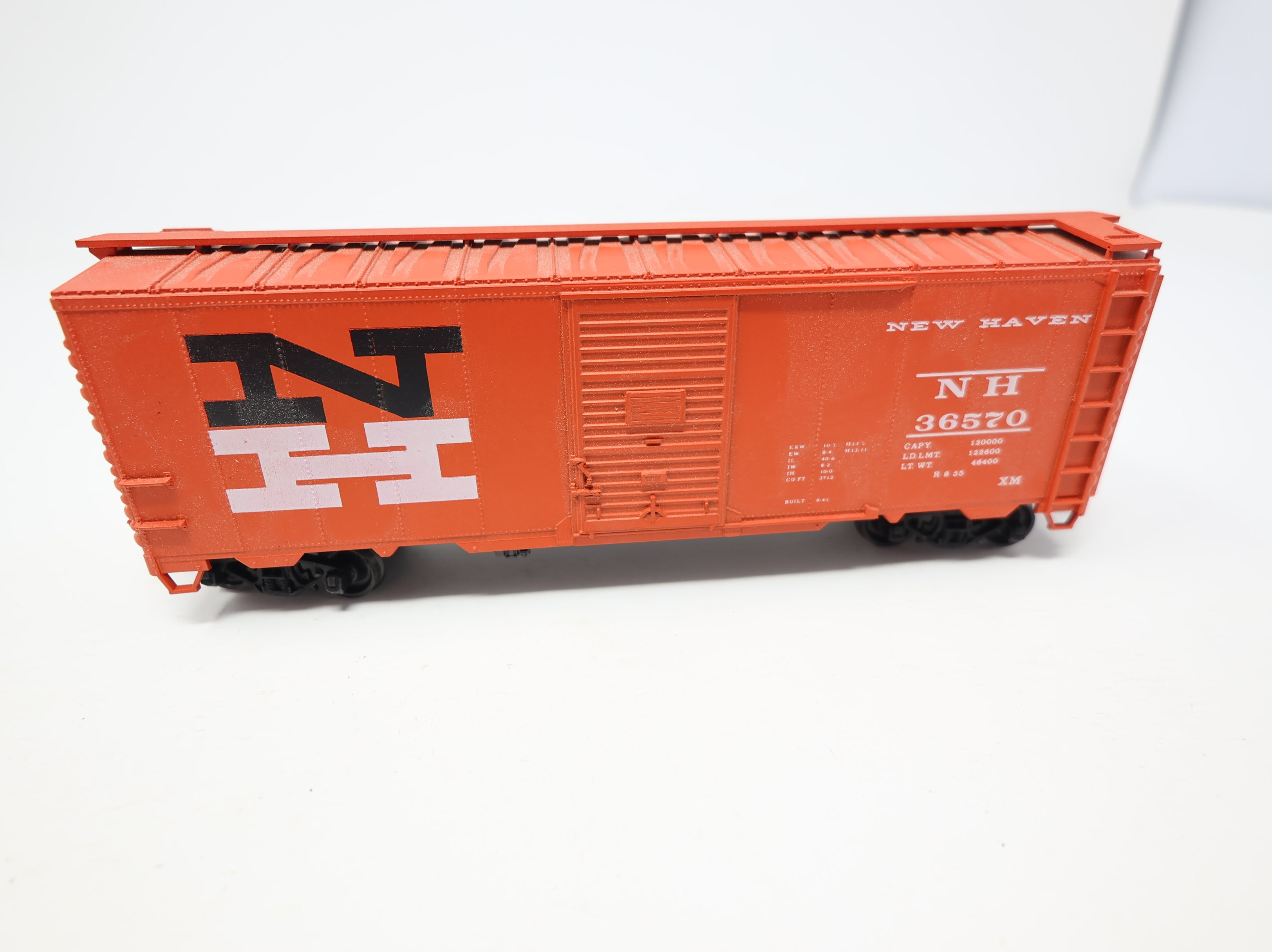 USED Accurail HO Scale 40' Box Car New Haven NH #36570