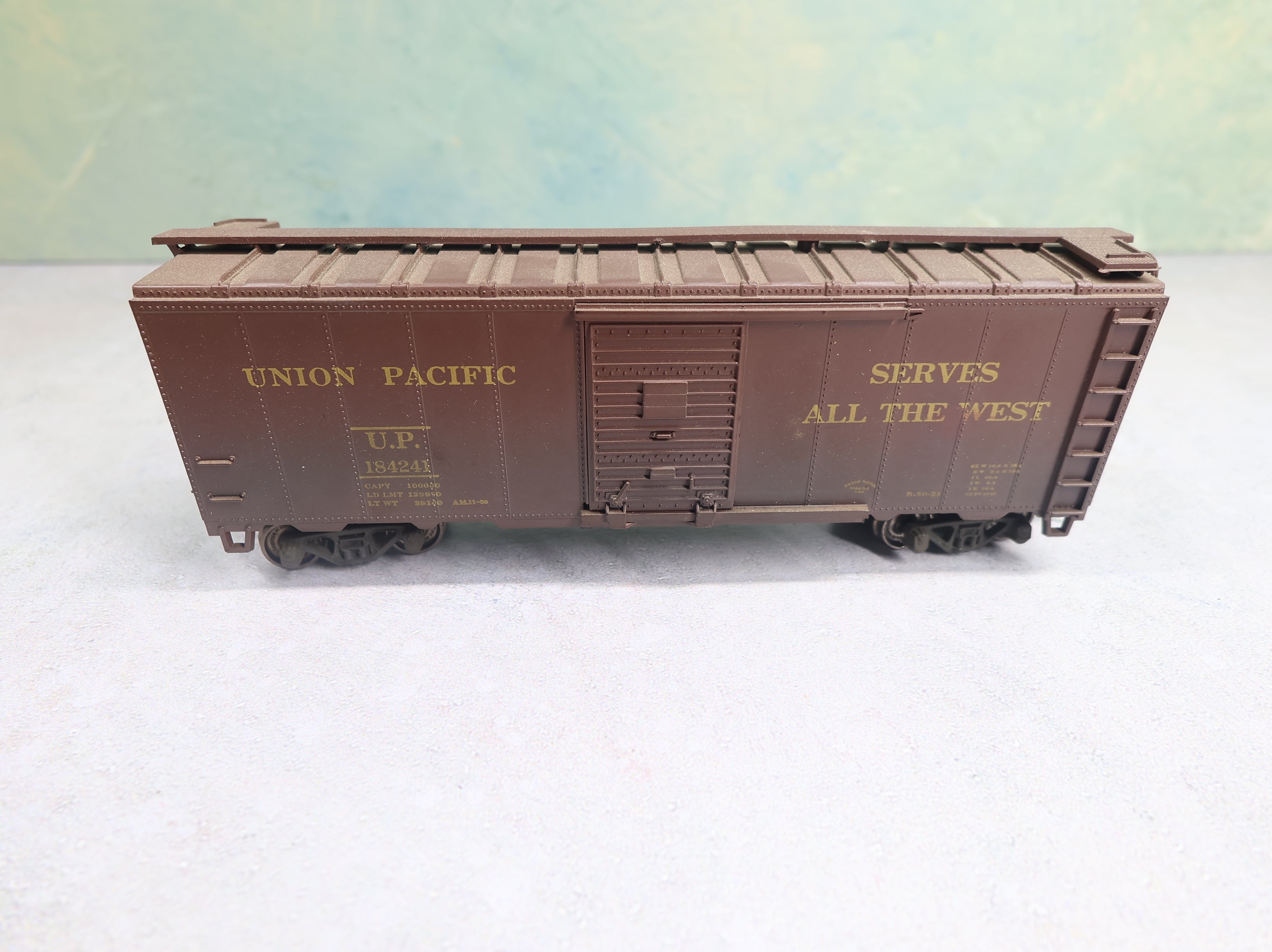 USED Athearn HO Scale 40' Box Car Union Pacific UP #184241 Weathered