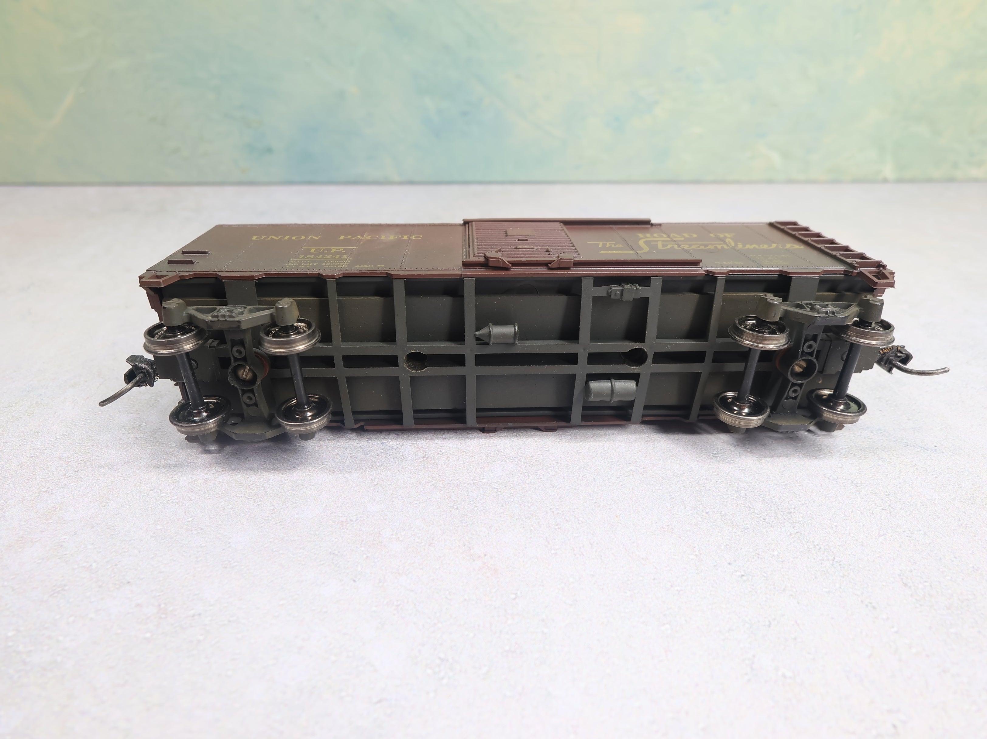 USED Athearn HO Scale 40' Box Car Union Pacific UP #184241 Weathered