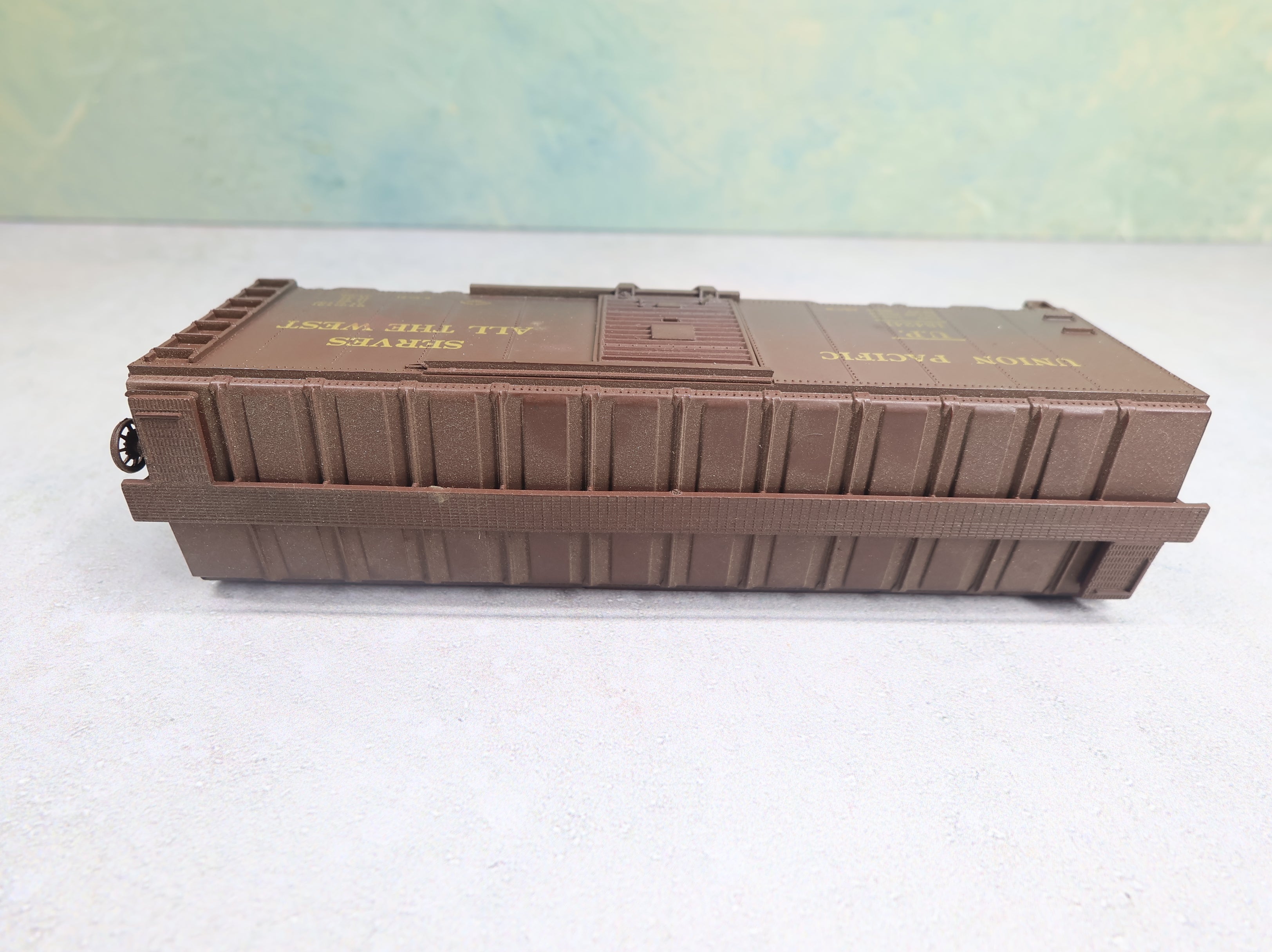 USED Athearn HO Scale 40' Box Car Union Pacific UP #184241 Weathered