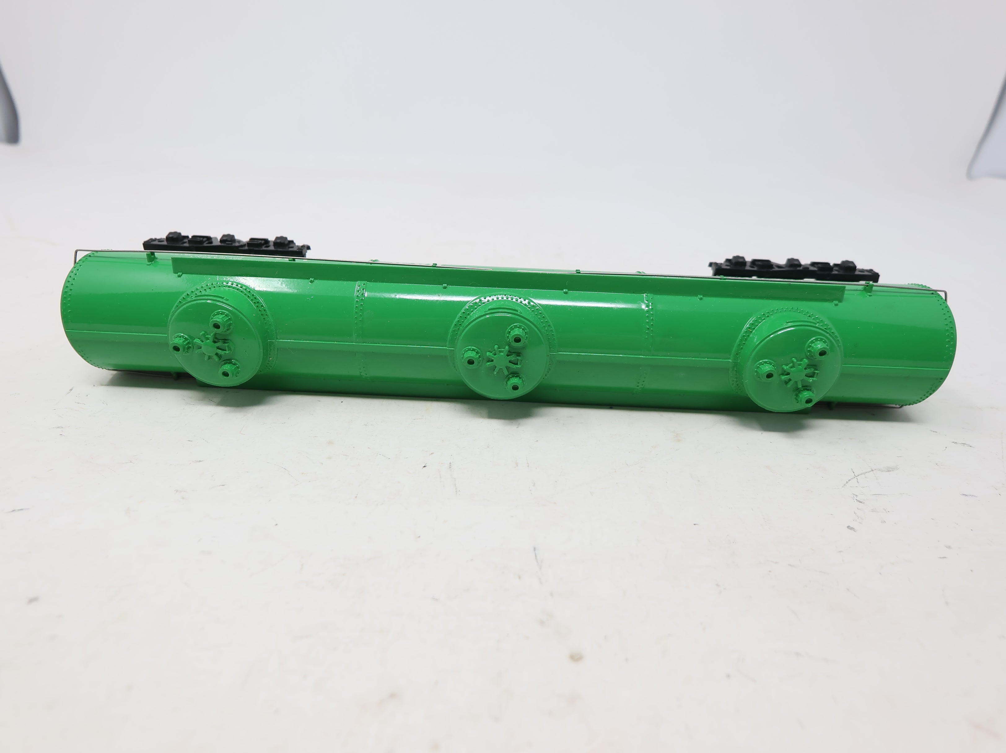 USED Bachmann HO Scale Large Triple Dome Tank Car BASF Wyandotte UTLX #79179