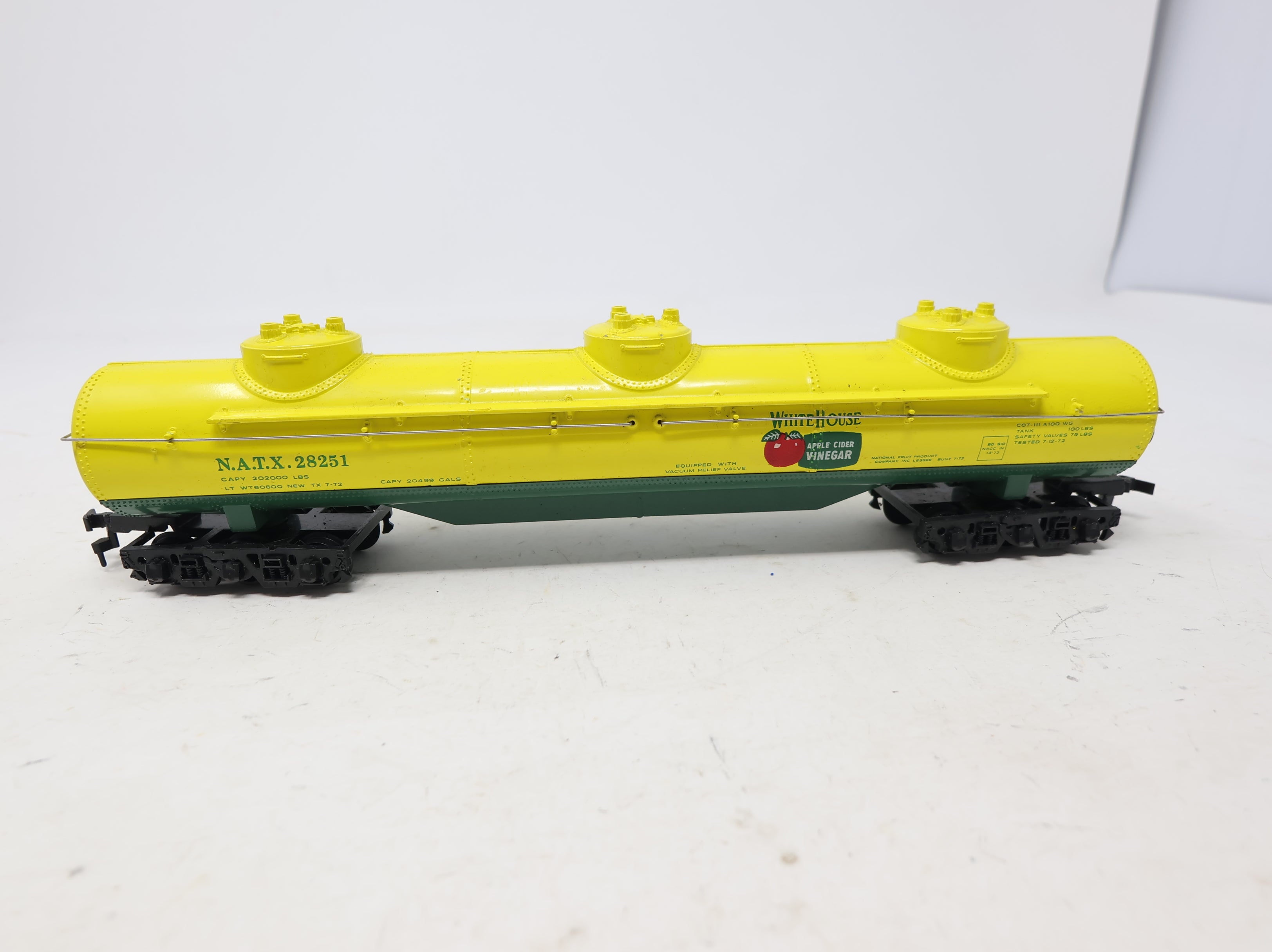 USED Bachmann HO Scale Large Triple Dome Tank Car WhiteHouse Apple Cider NATX #28251