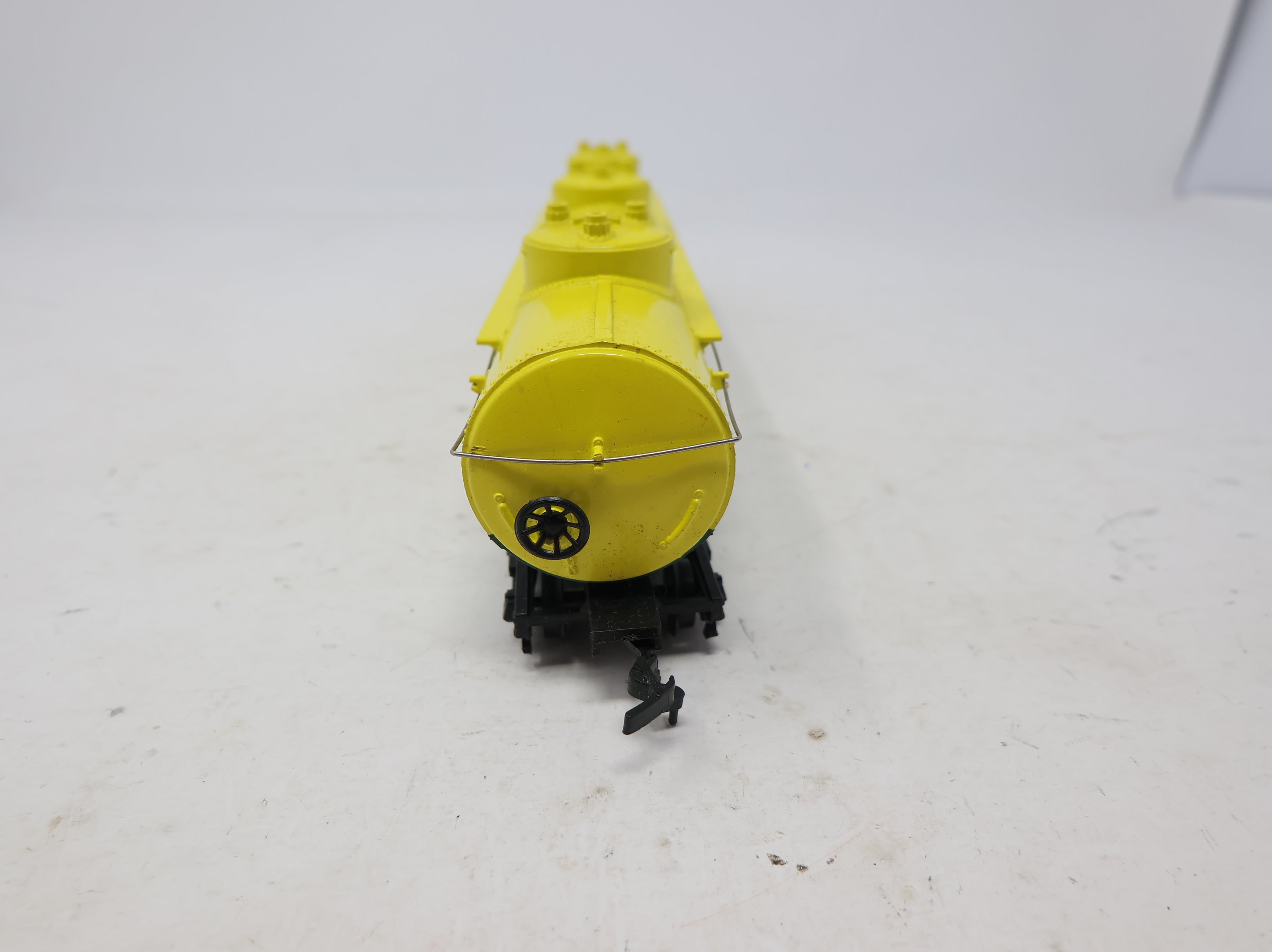 USED Bachmann HO Scale Large Triple Dome Tank Car WhiteHouse Apple Cider NATX #28251