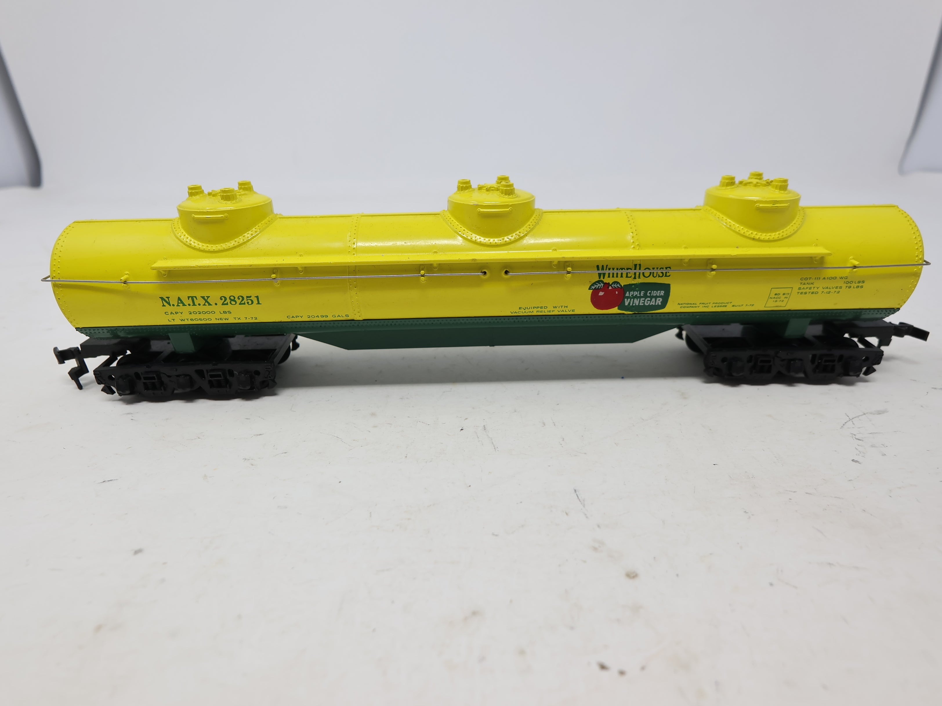 USED Bachmann HO Scale Large Triple Dome Tank Car WhiteHouse Apple Cider NATX #28251