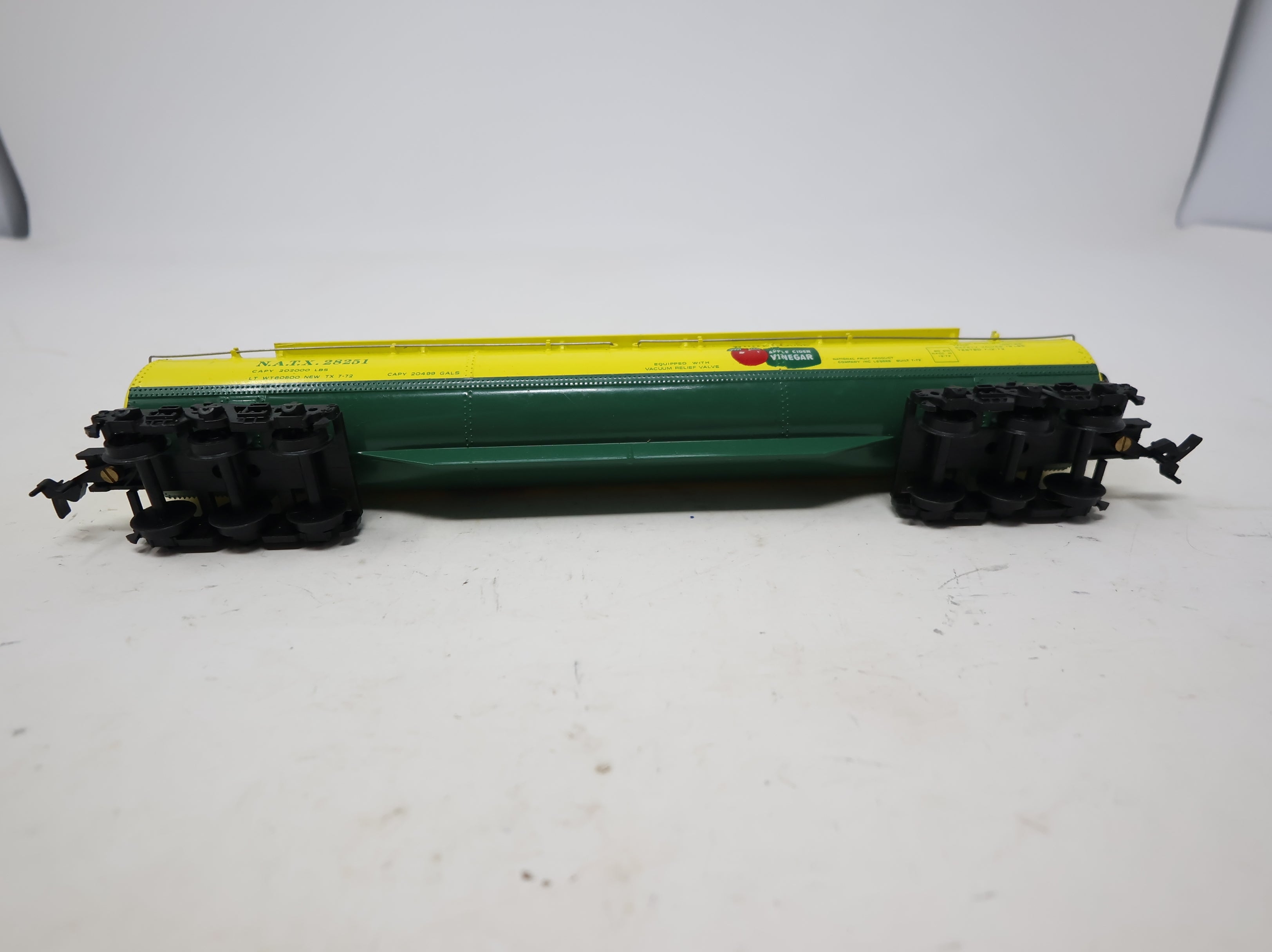 USED Bachmann HO Scale Large Triple Dome Tank Car WhiteHouse Apple Cider NATX #28251