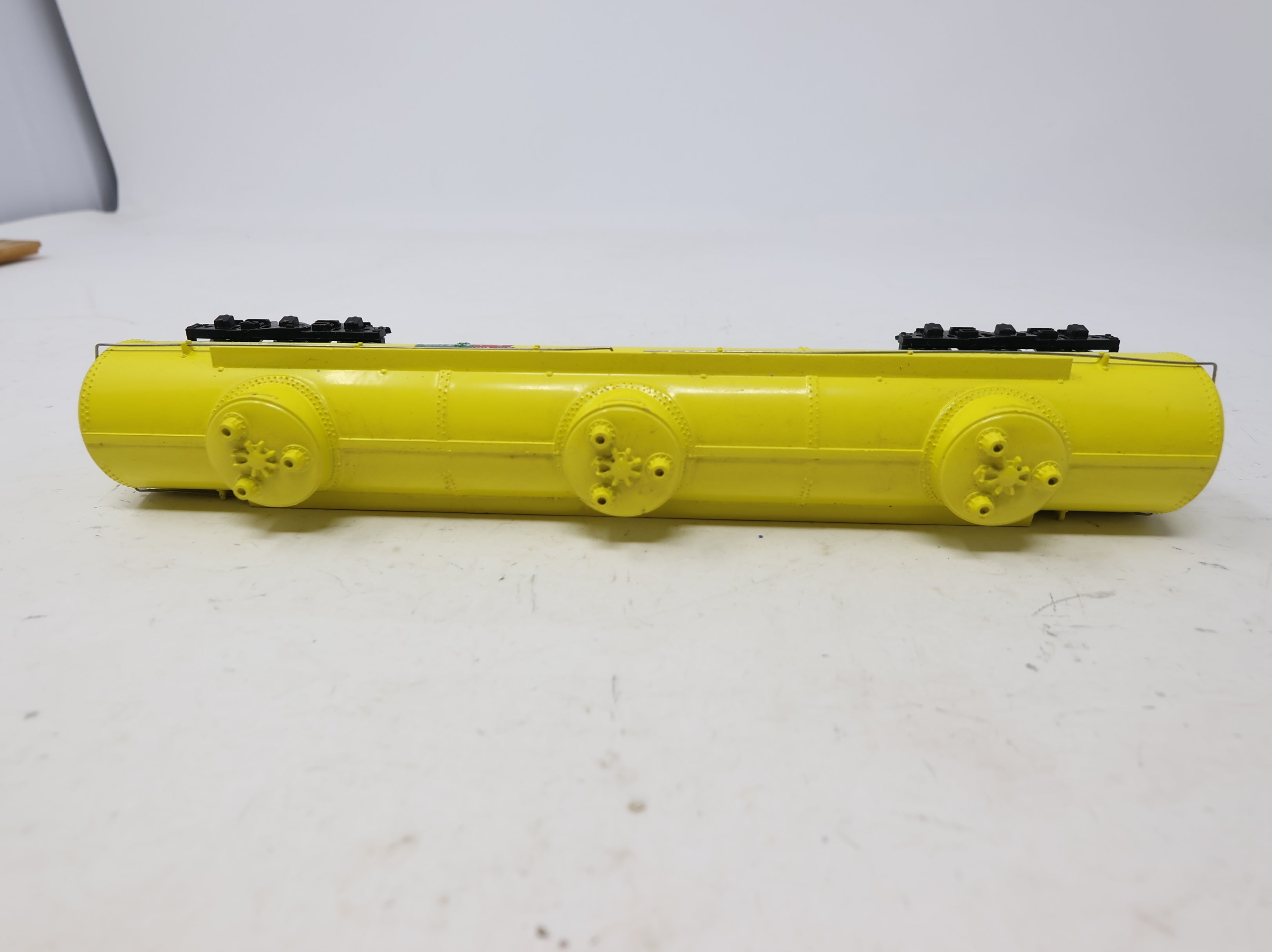 USED Bachmann HO Scale Large Triple Dome Tank Car WhiteHouse Apple Cider NATX #28251