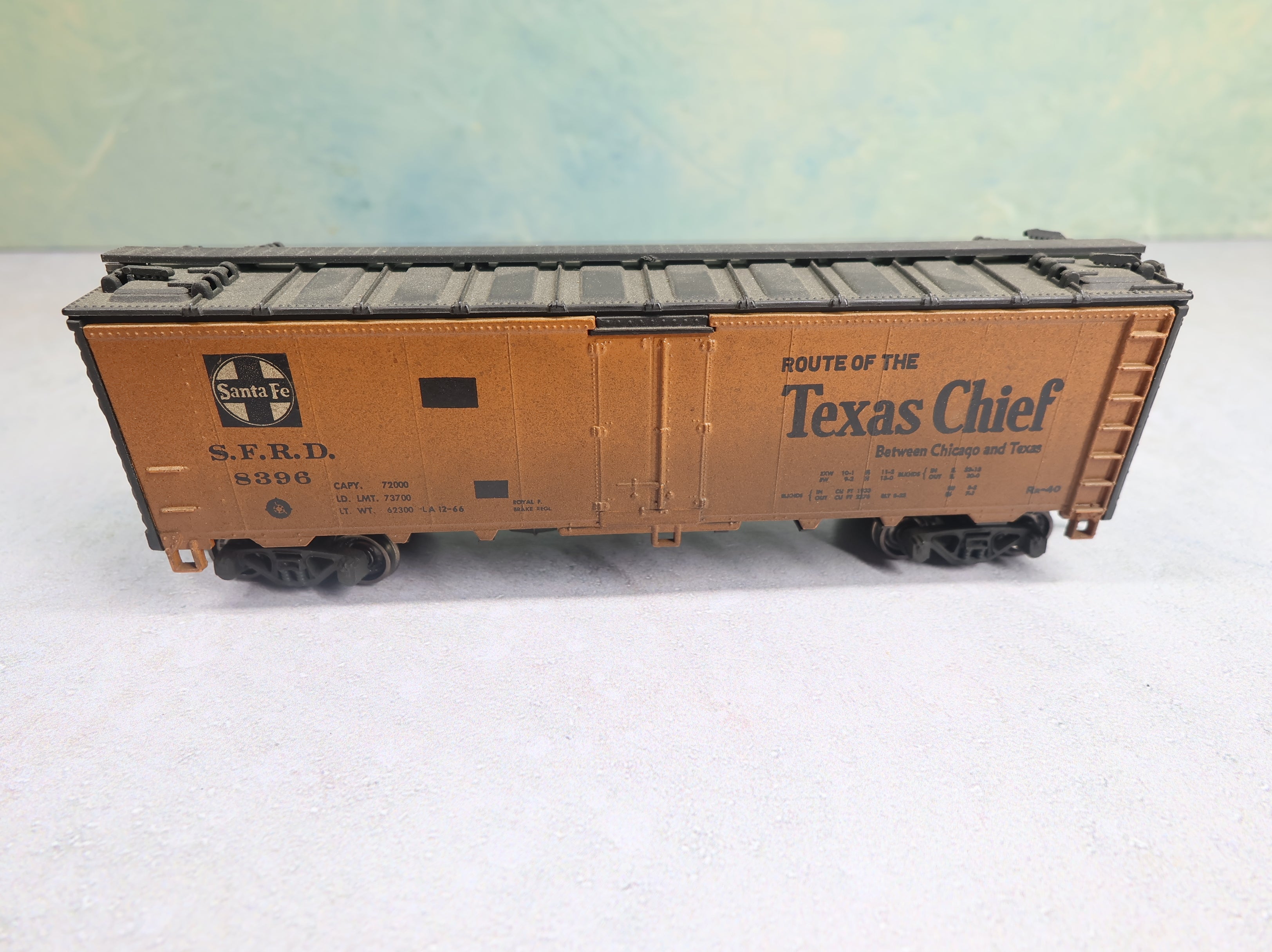 USED Athearn HO Scale 40' Reefer Box Car Santa Fe SFRD #8396 Weathered