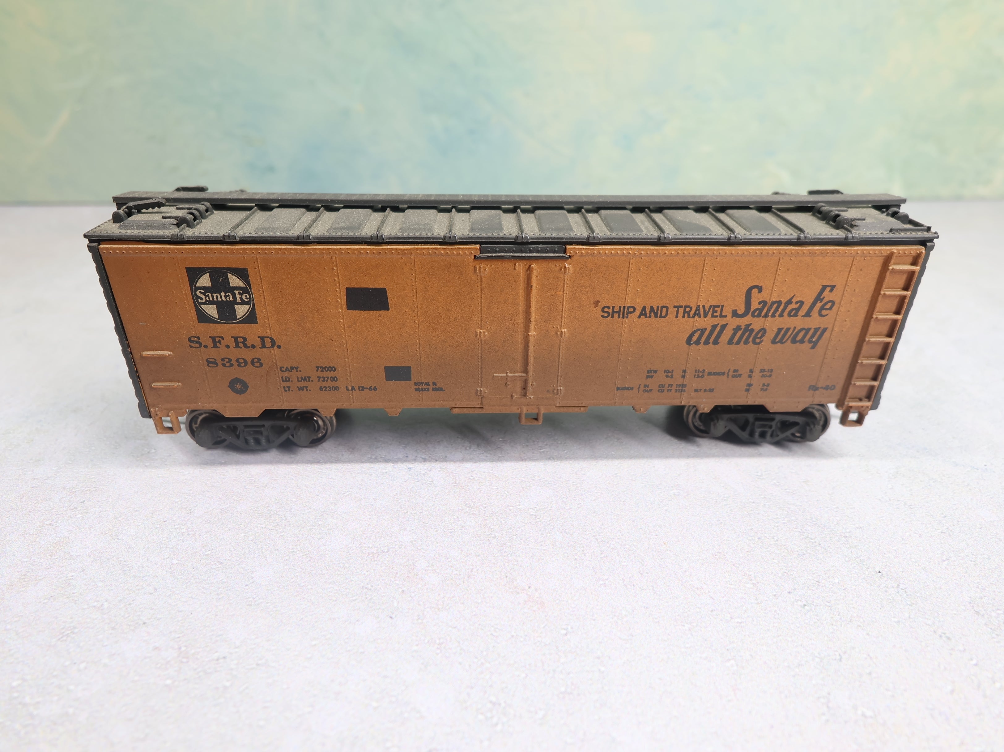 USED Athearn HO Scale 40' Reefer Box Car Santa Fe SFRD #8396 Weathered