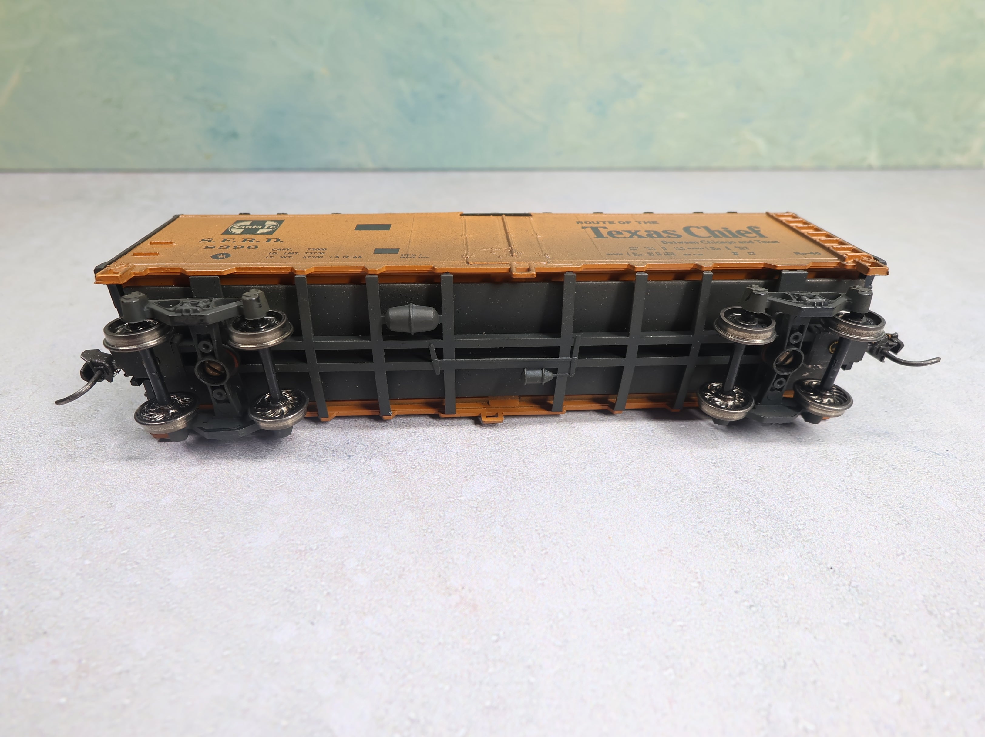 USED Athearn HO Scale 40' Reefer Box Car Santa Fe SFRD #8396 Weathered