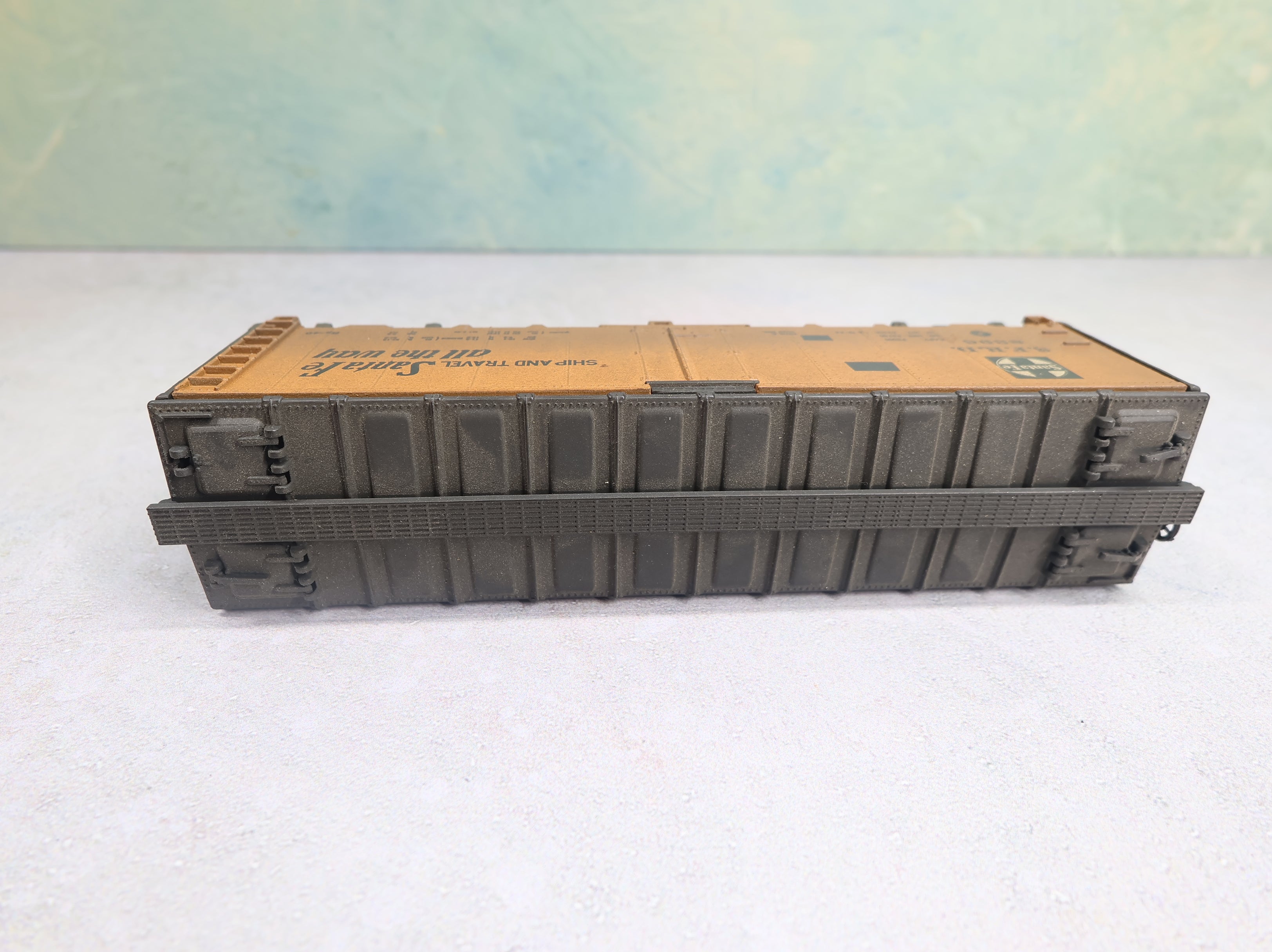 USED Athearn HO Scale 40' Reefer Box Car Santa Fe SFRD #8396 Weathered