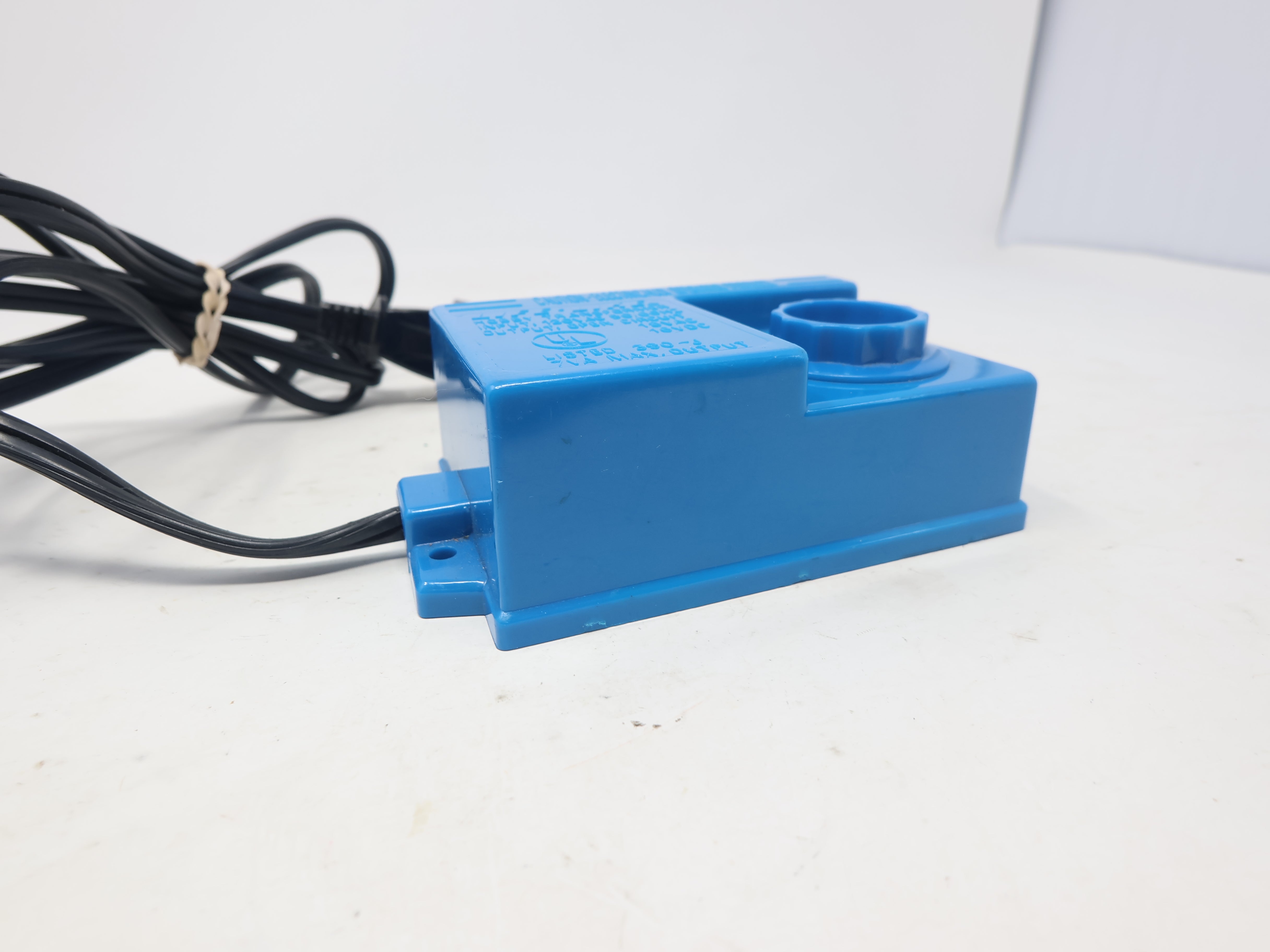 USED Life-Like Multi Scale, Hobby Transformer Power Pack, Light Blue