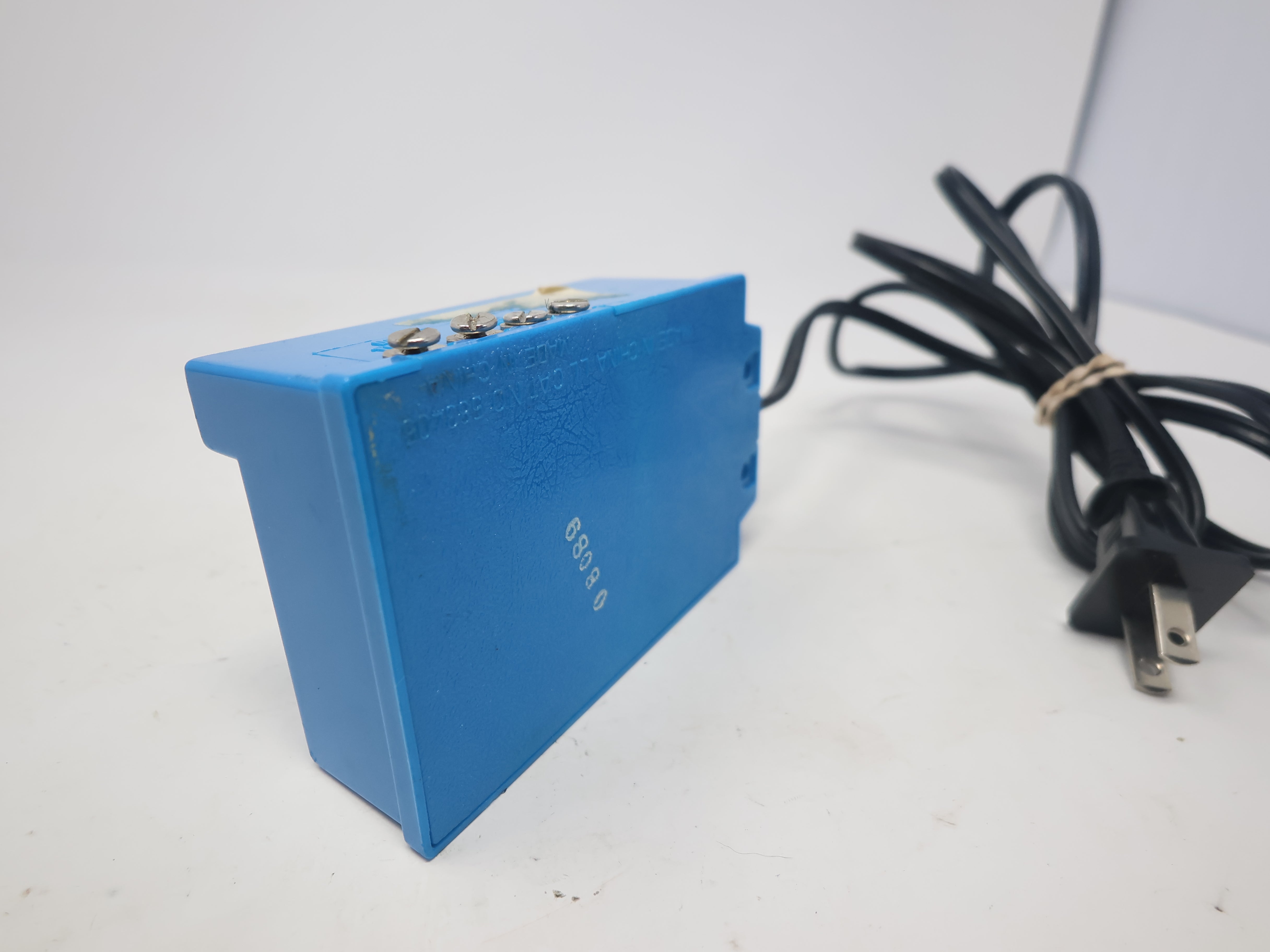 USED Life-Like Multi Scale, Hobby Transformer Power Pack, Light Blue