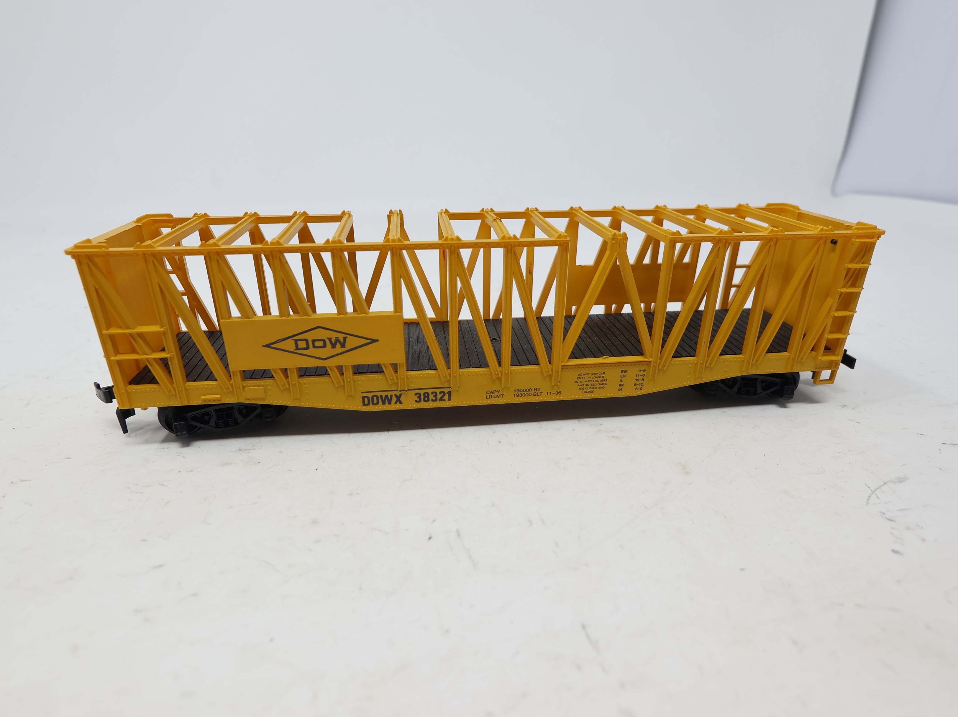 USED AHM HO Scale Container Carrier DOW DOWX #38321