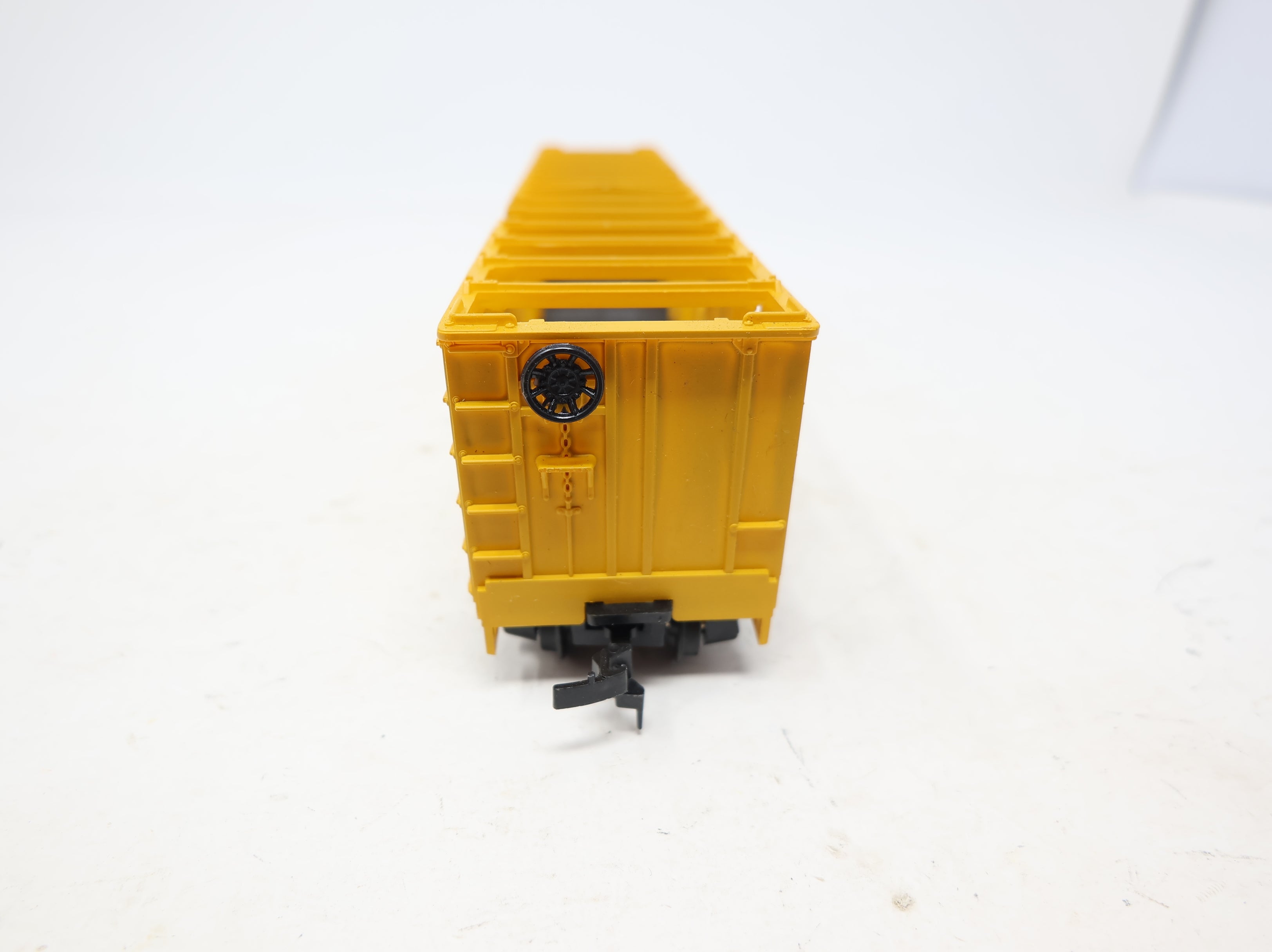 USED AHM HO Scale Container Carrier DOW DOWX #38321