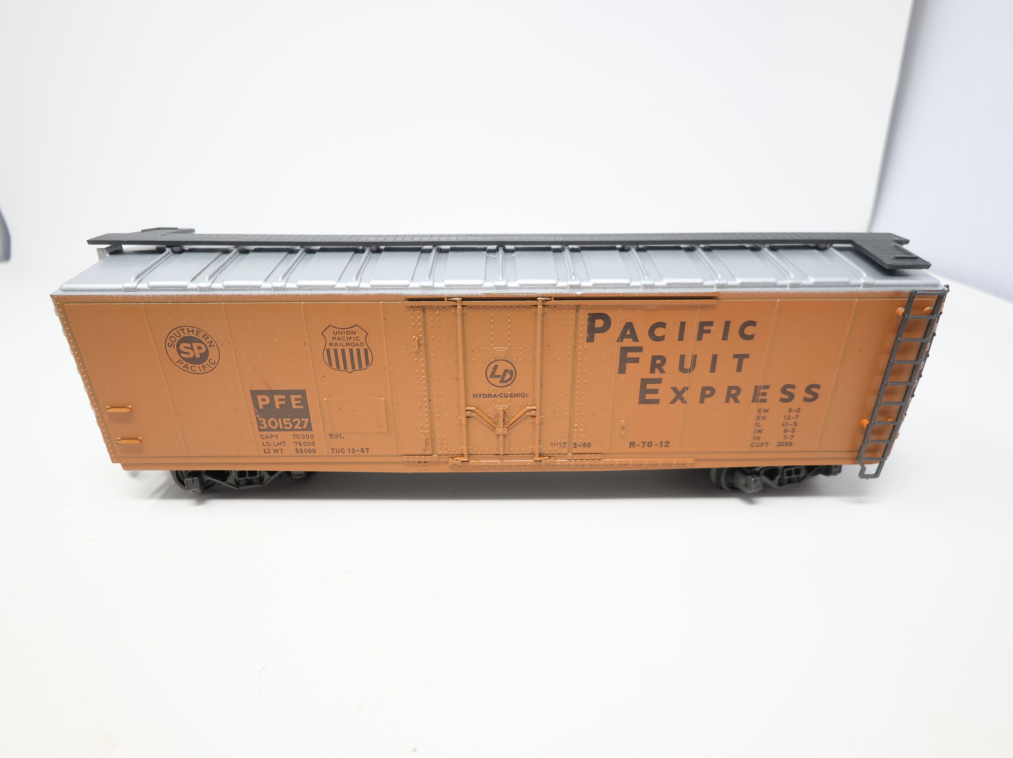 USED AHM O Reefer Pacific Fruit Express PFE #301527