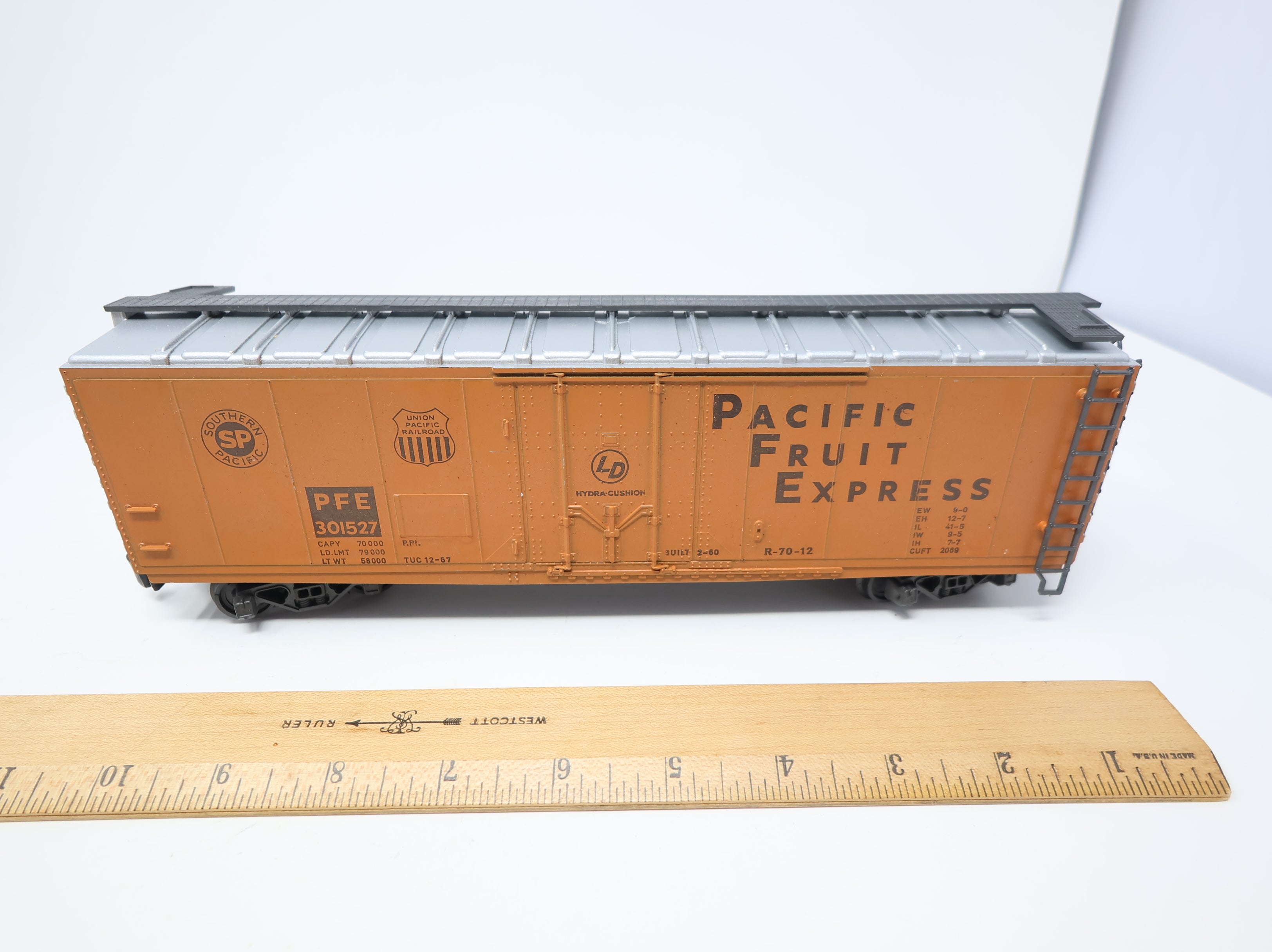 USED AHM O Reefer Pacific Fruit Express PFE #301527