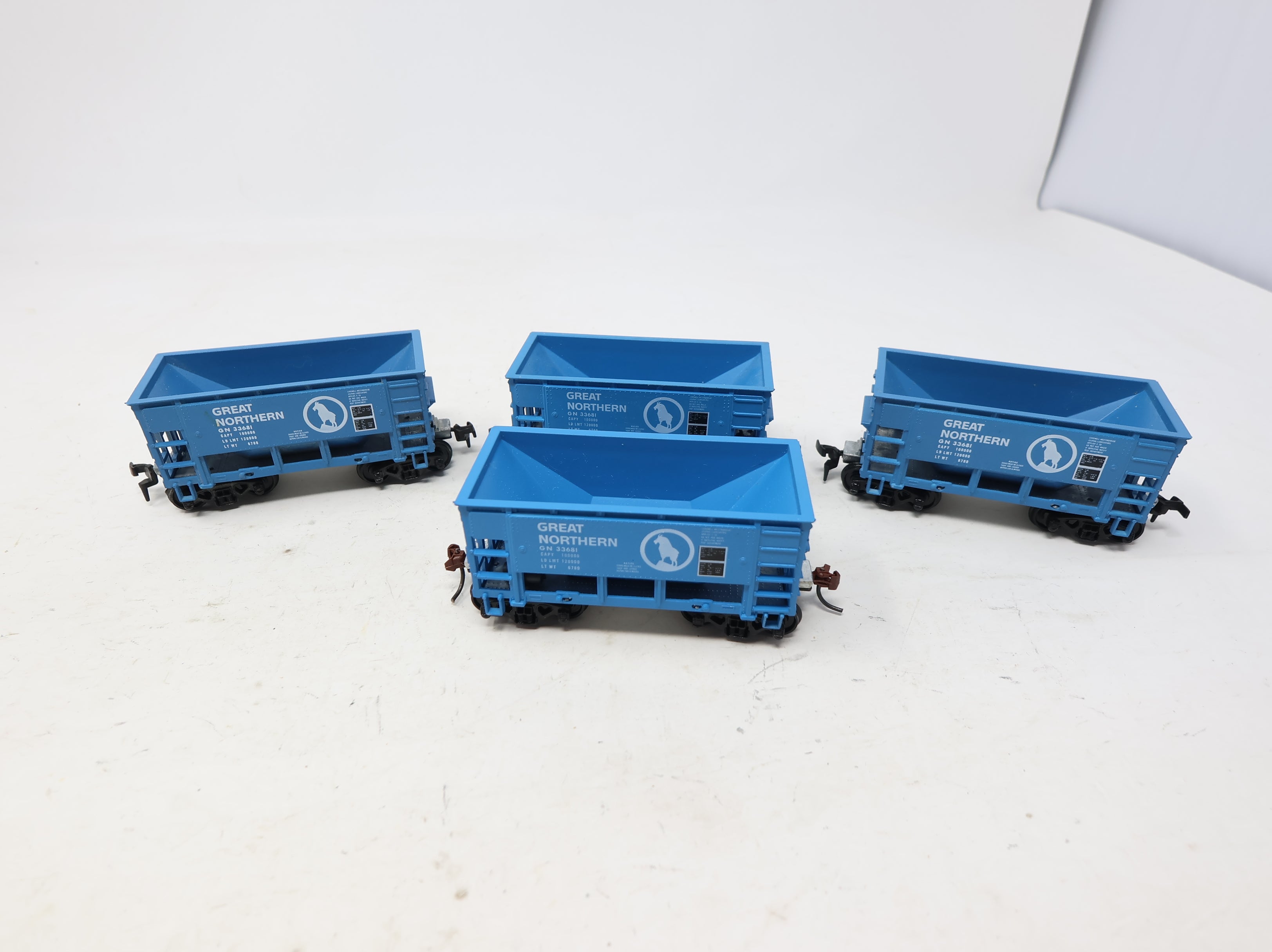 USED Roundhouse HO Scale Ore Car Great Northern GN #33681 (4 pcs)