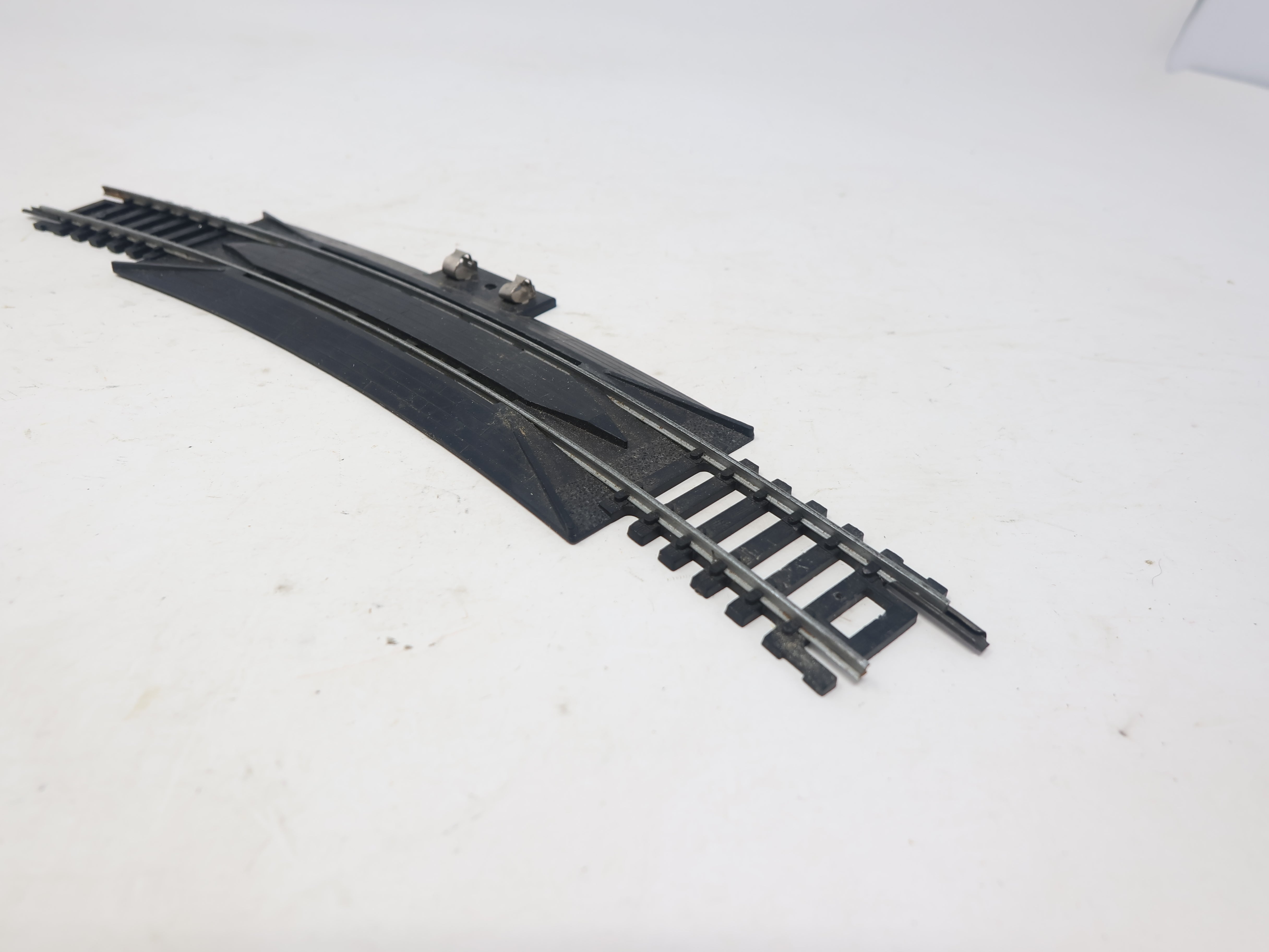 USED Tyco HO Scale, 18" Radius Curve Terminal Rerailer Silver Code 100