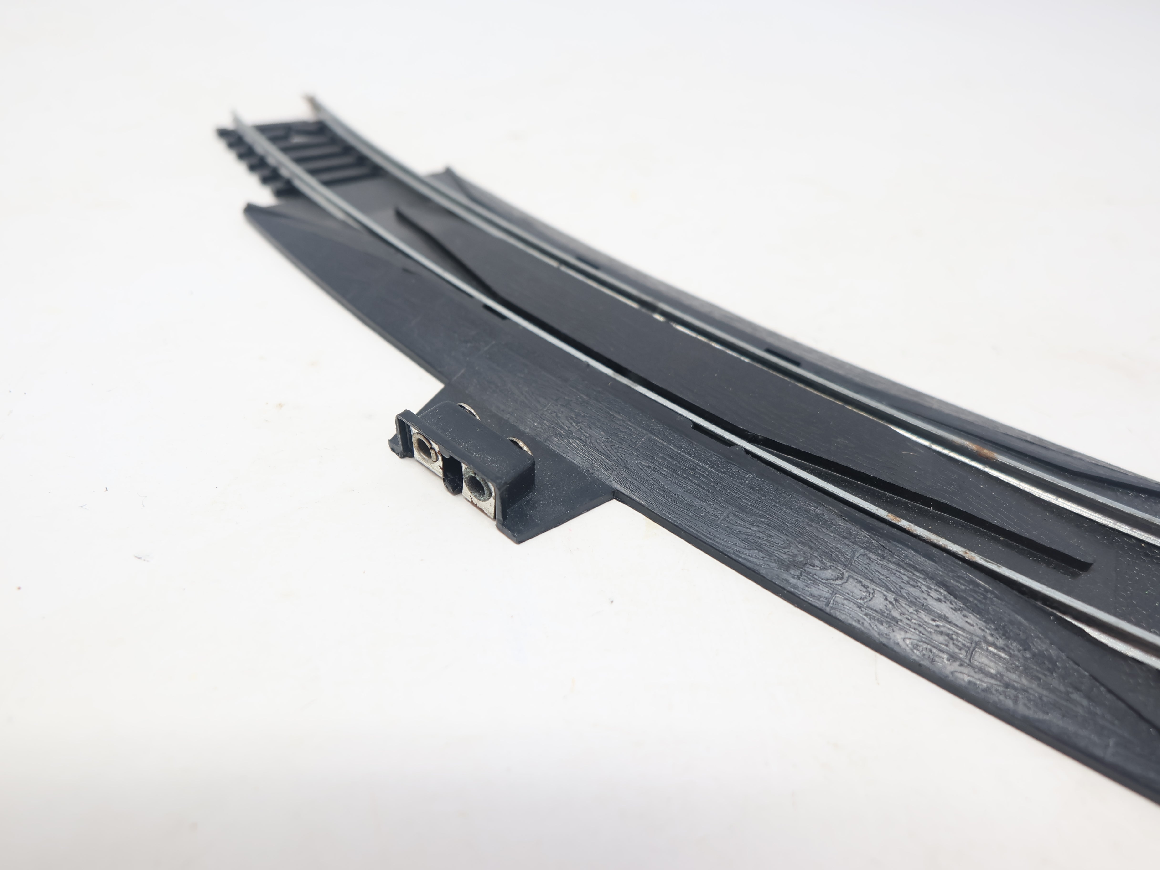 USED Bachmann HO Scale, 18" Radius Curve Terminal Rerailer Silver Code 100