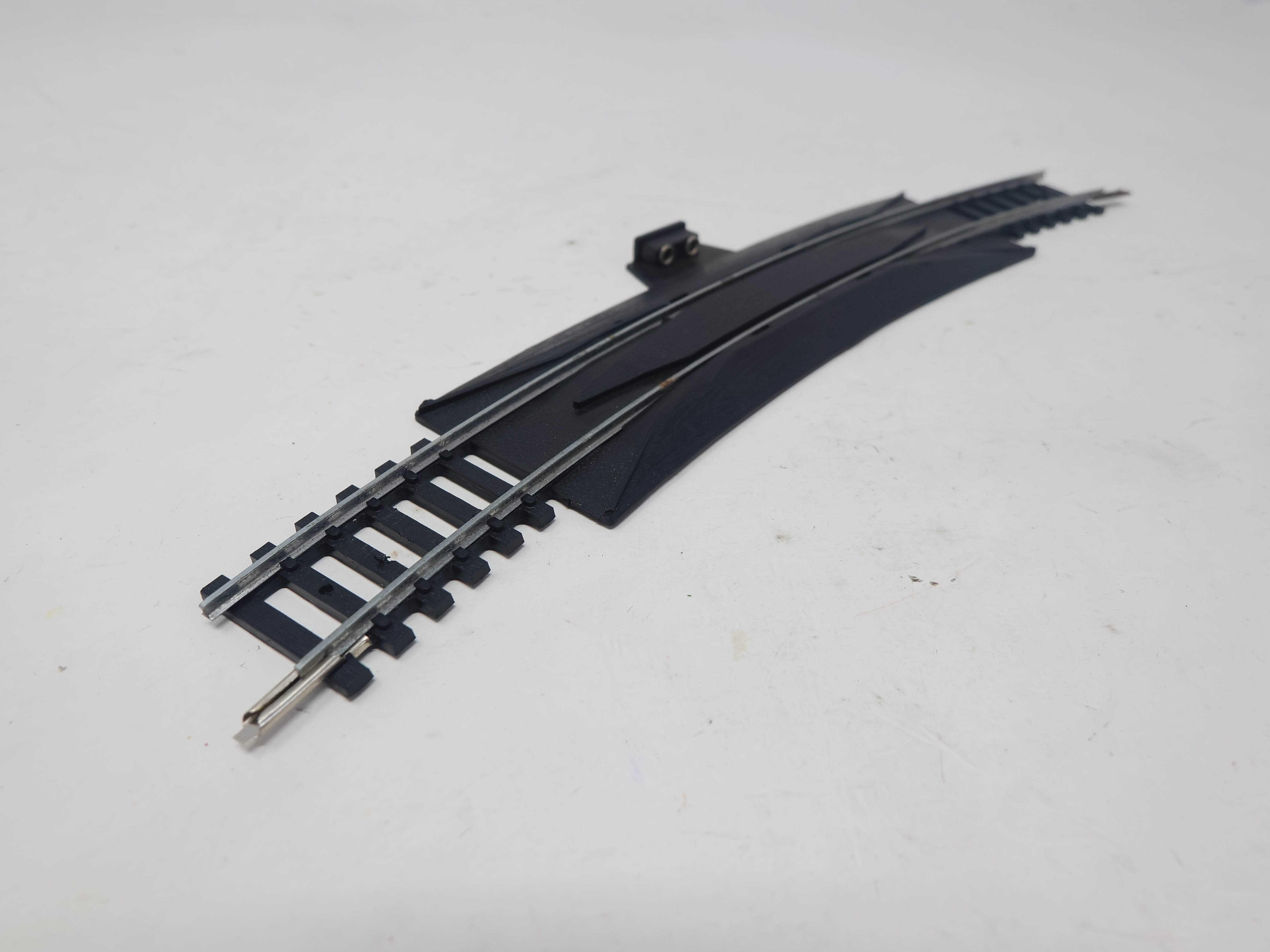 USED Bachmann HO Scale, 18" Radius Curve Terminal Rerailer Silver Code 100