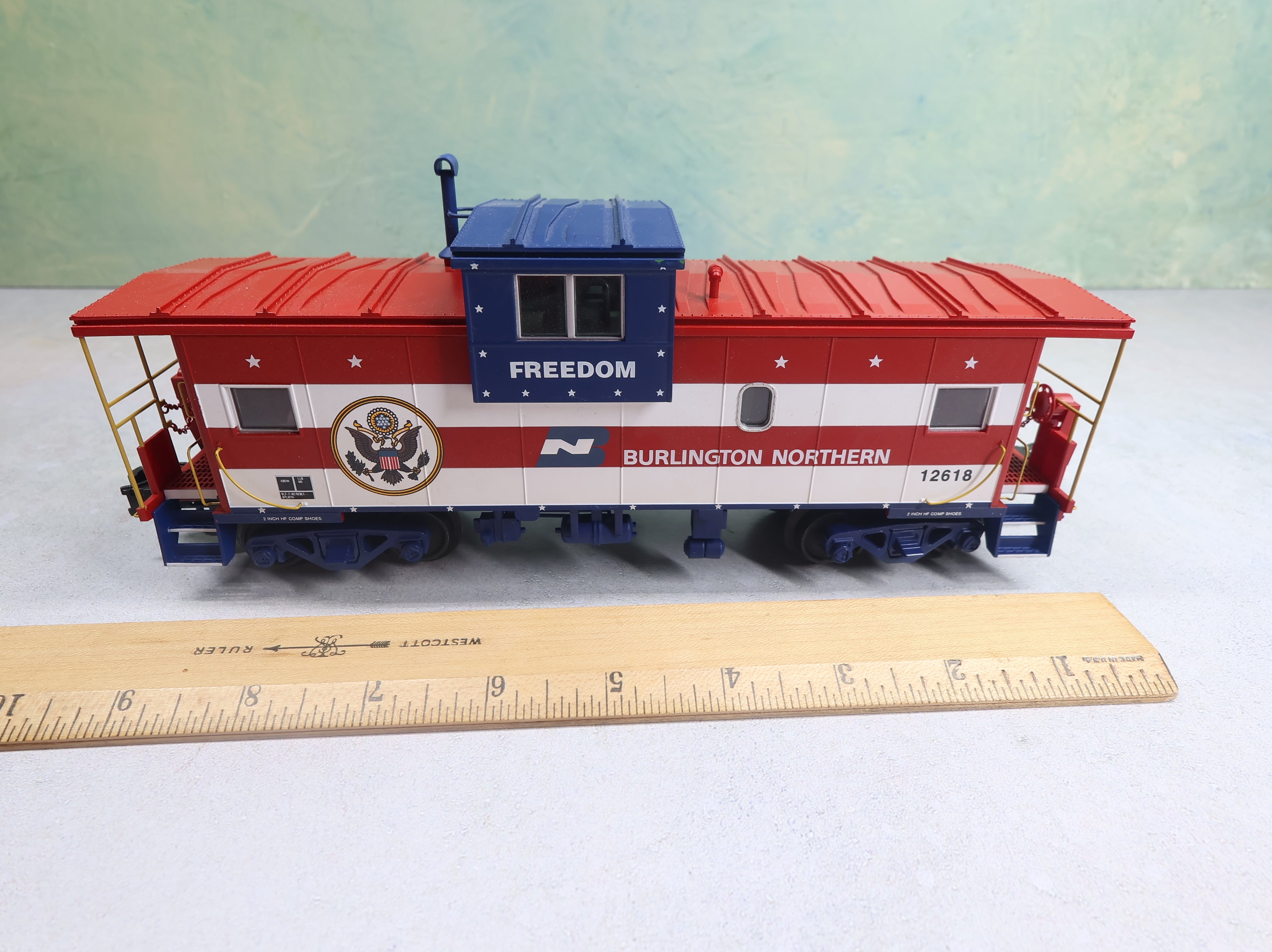 USED Atlas O Caboose Burlington Northern #12618 Freedom Scheme