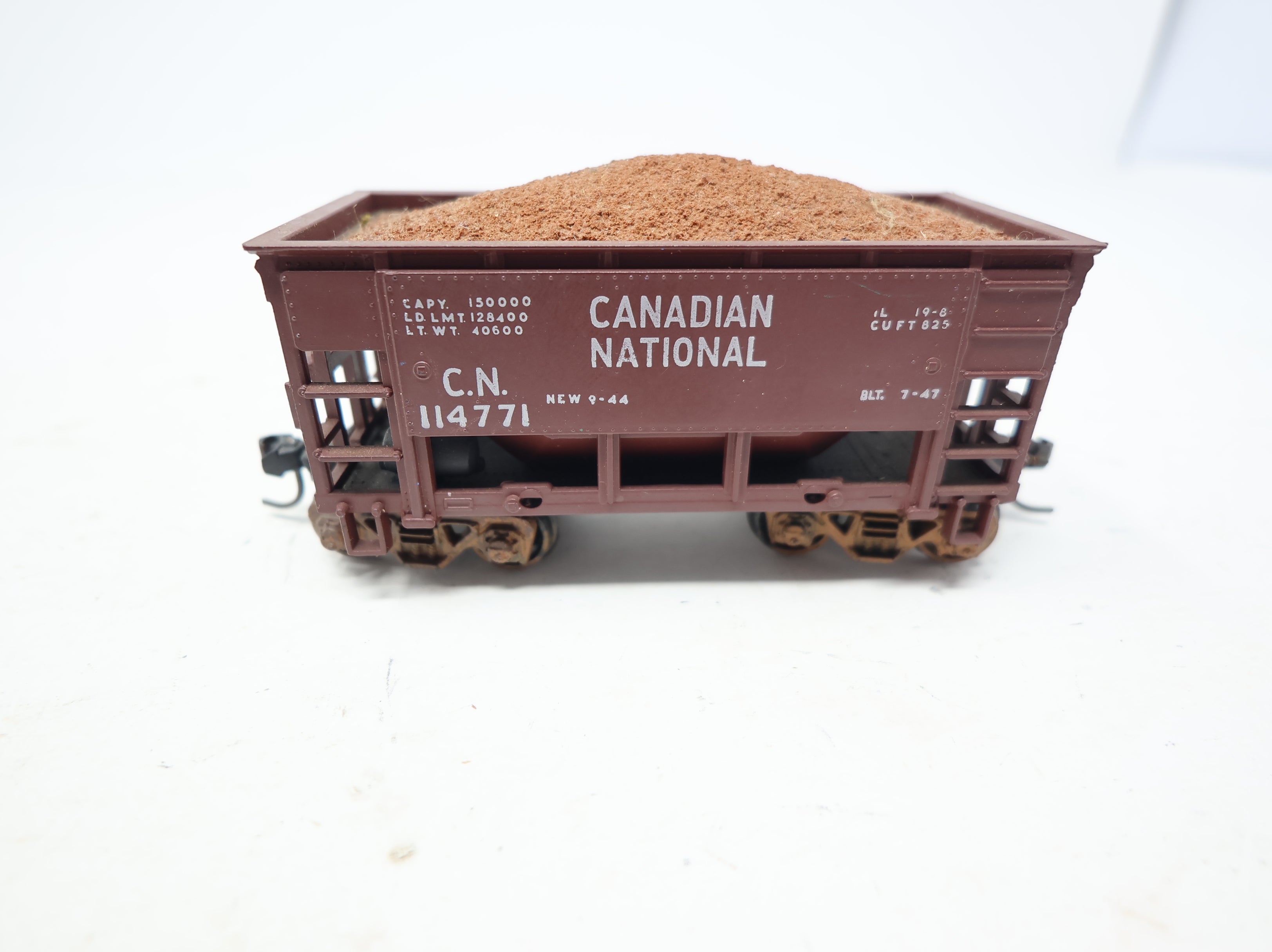 USED Roundhouse HO Scale Ore Car Canadian National CN #114771 w/ Load