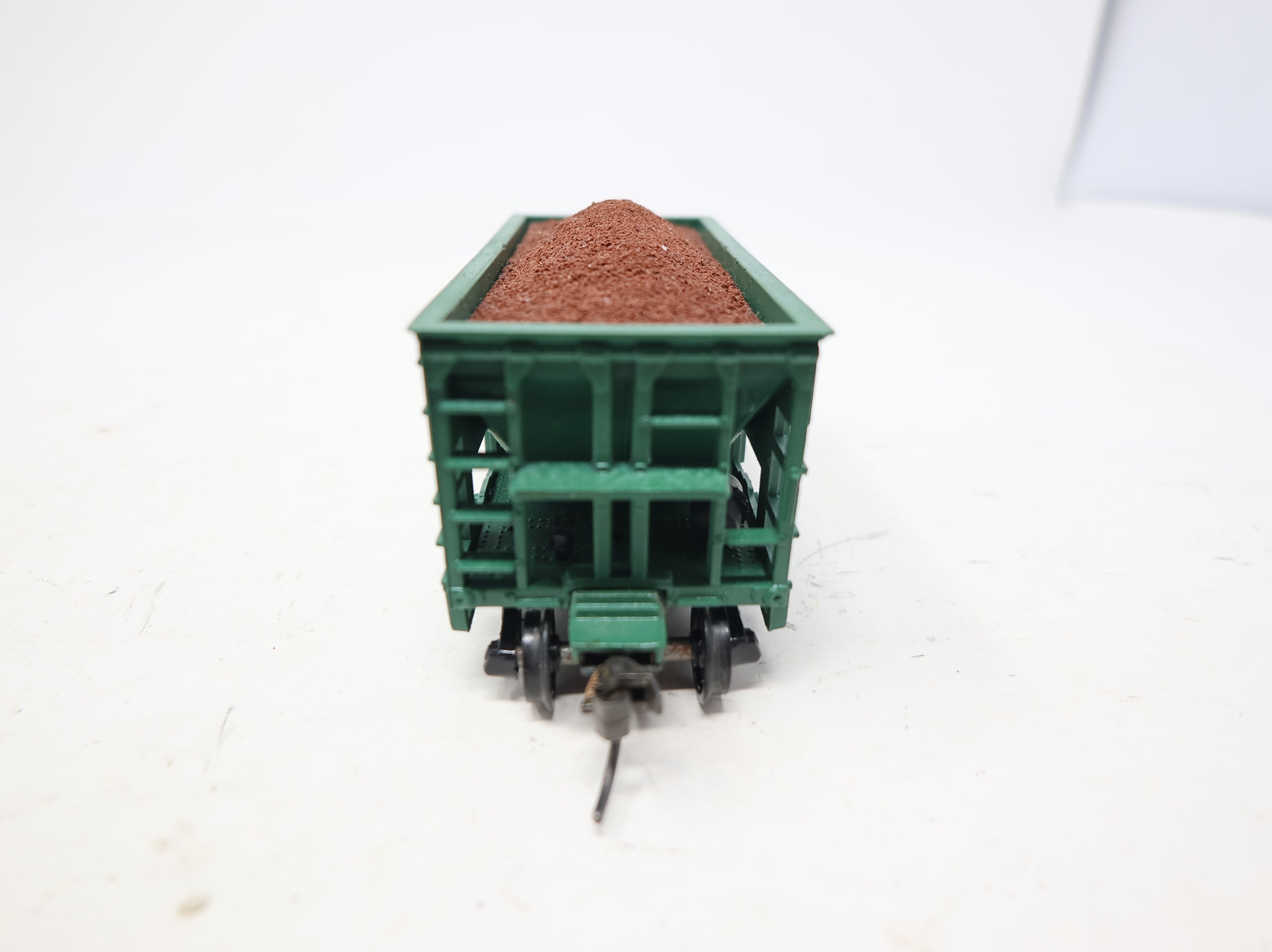 USED Roundhouse HO Scale Ore Car Chicago & North Western CNW #74103 w/ Load