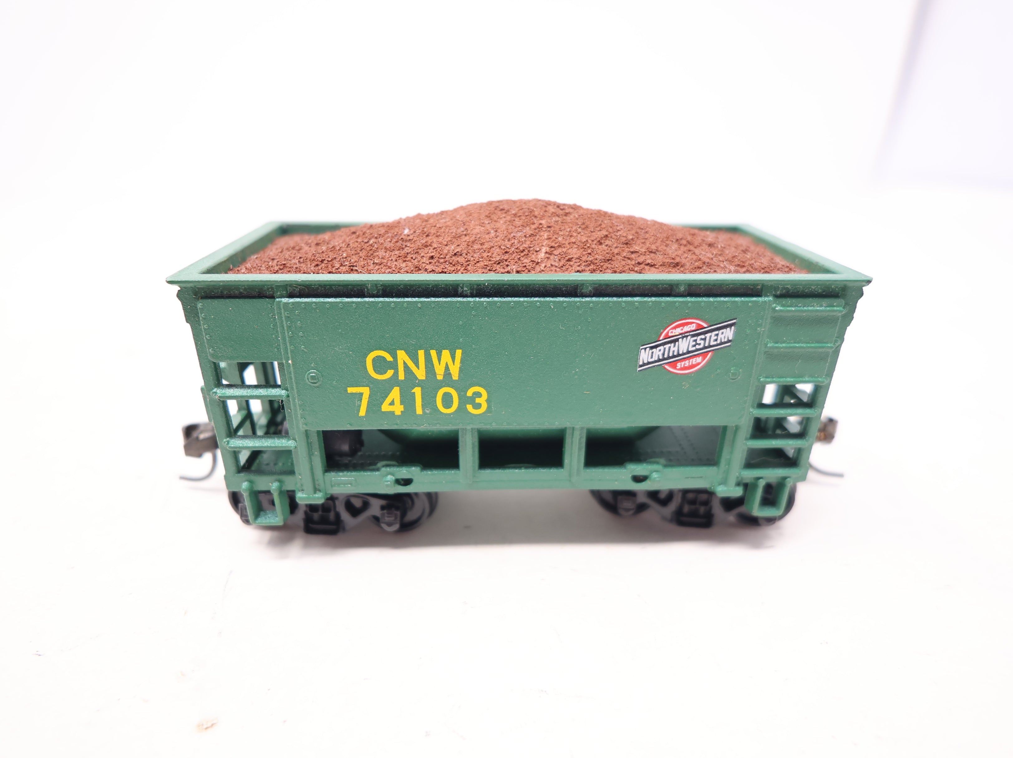 USED Roundhouse HO Scale Ore Car Chicago & North Western CNW #74103 w/ Load