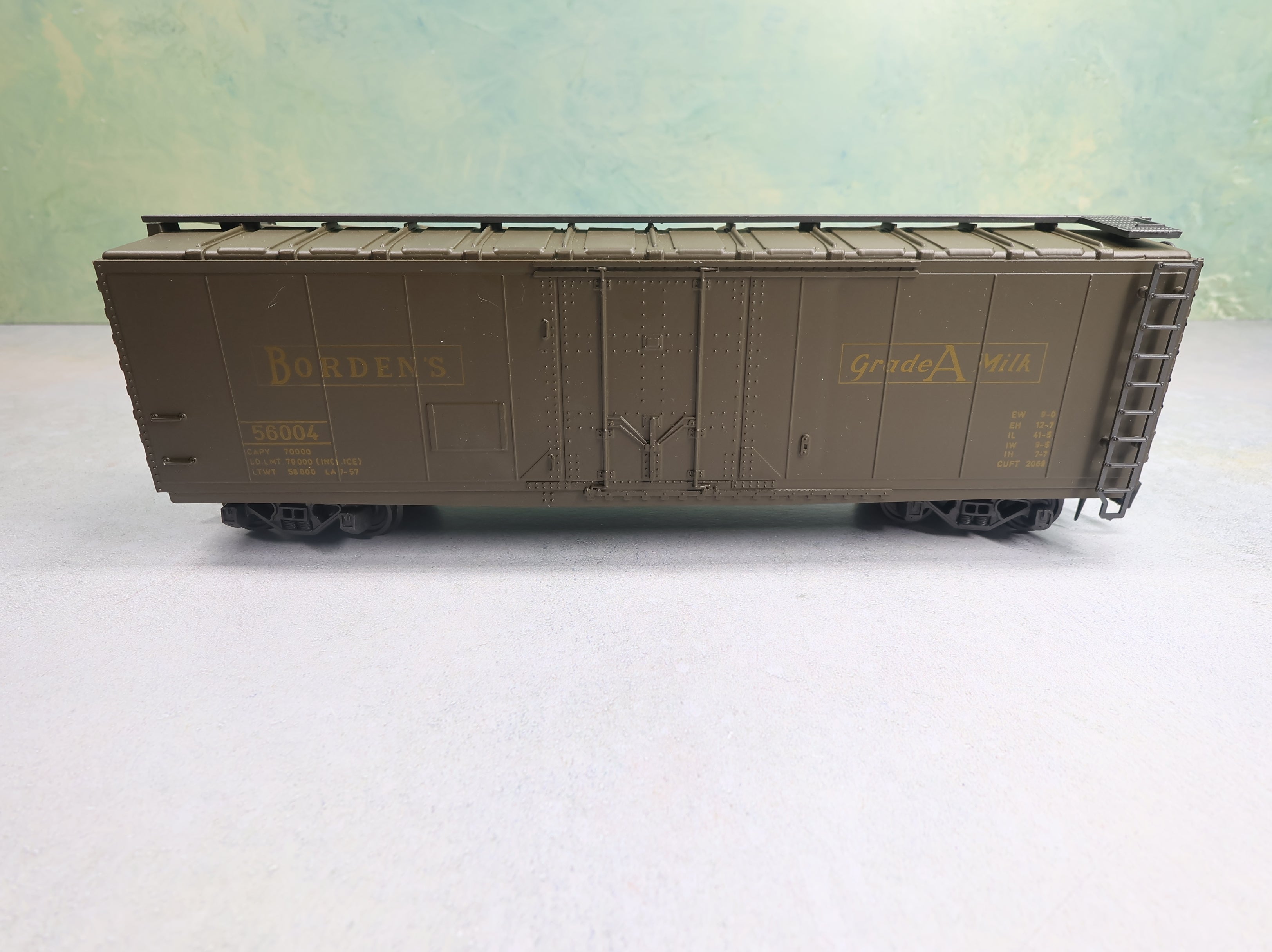 USED AHM O Box Car Borden's #56004