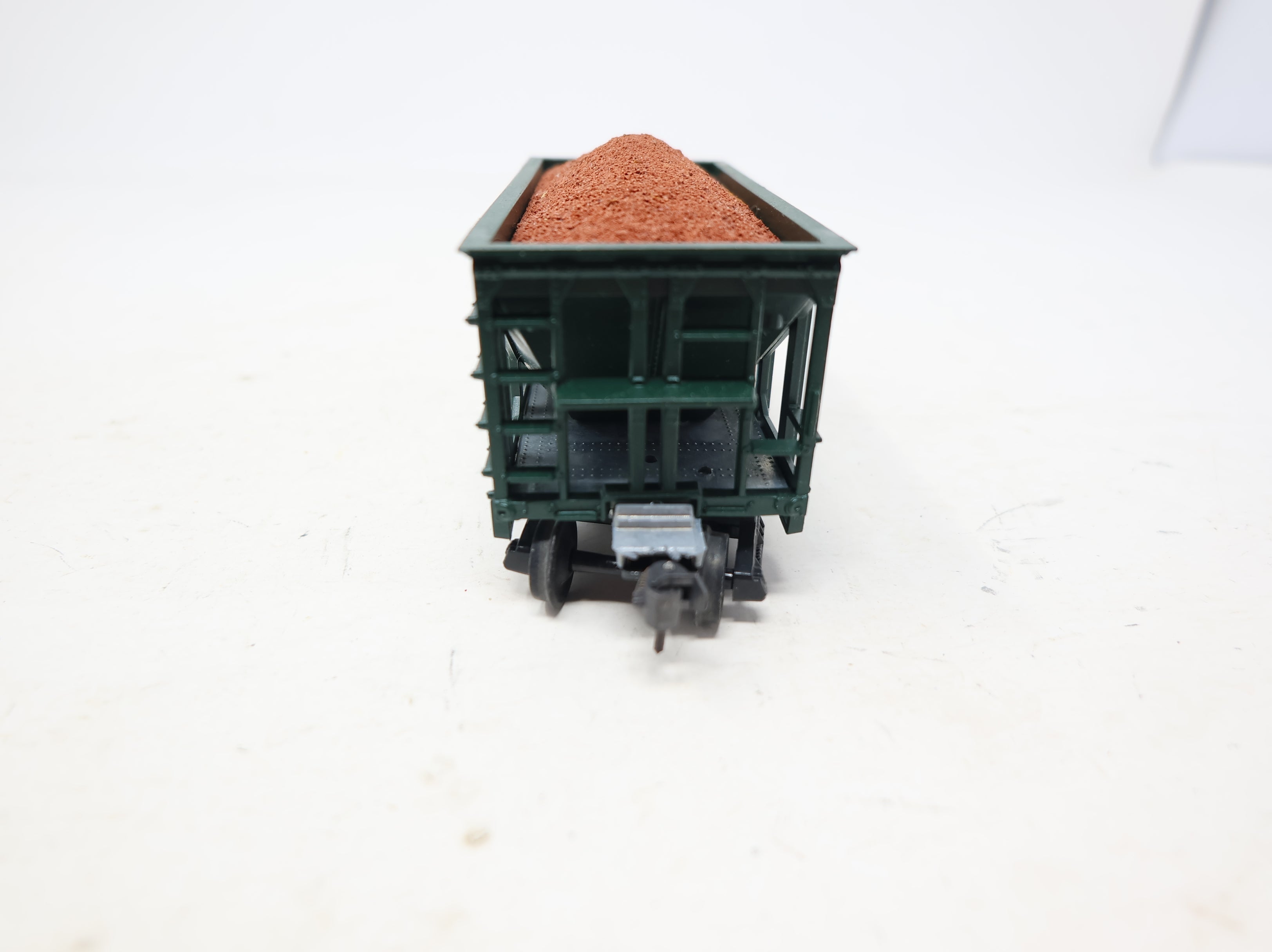 USED Roundhouse HO Scale Ore Car Chicago & North Western CNW #122891R w/ Load