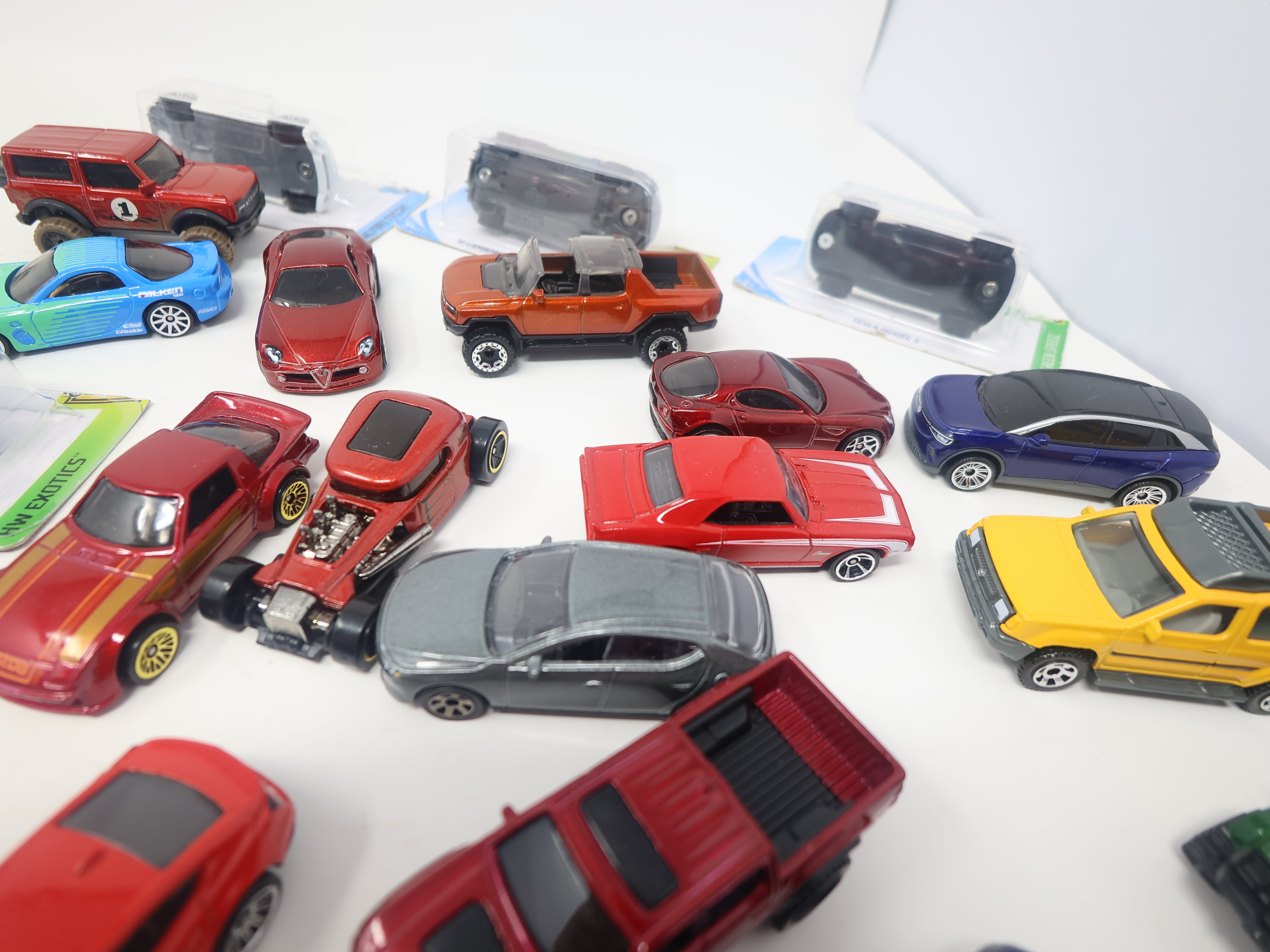 USED , Lot of Matchbox & Hot Wheels Cars, 30+