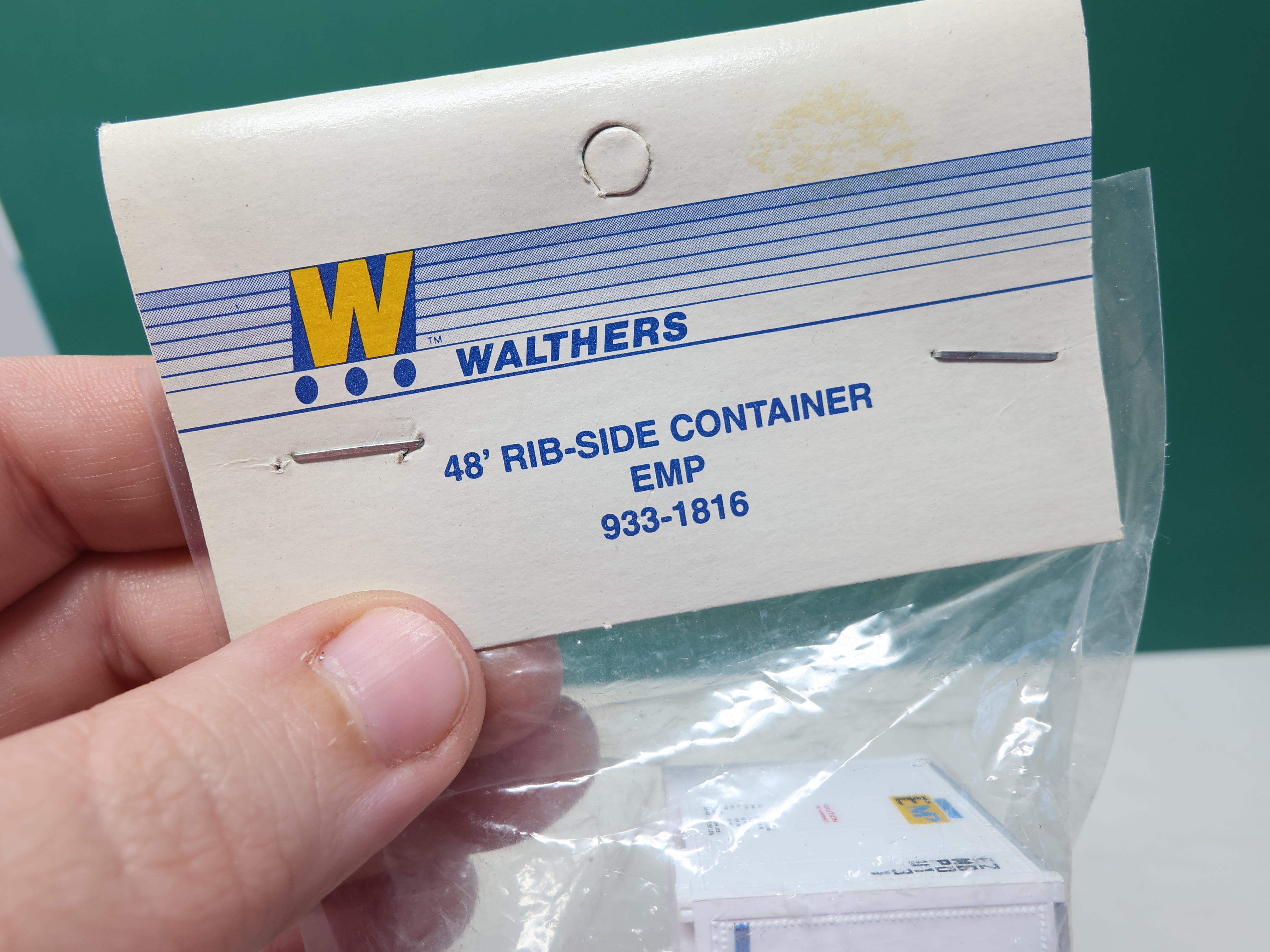 Walthers 933-1816 HO Scale, 48' Rib-Side Container, EMP