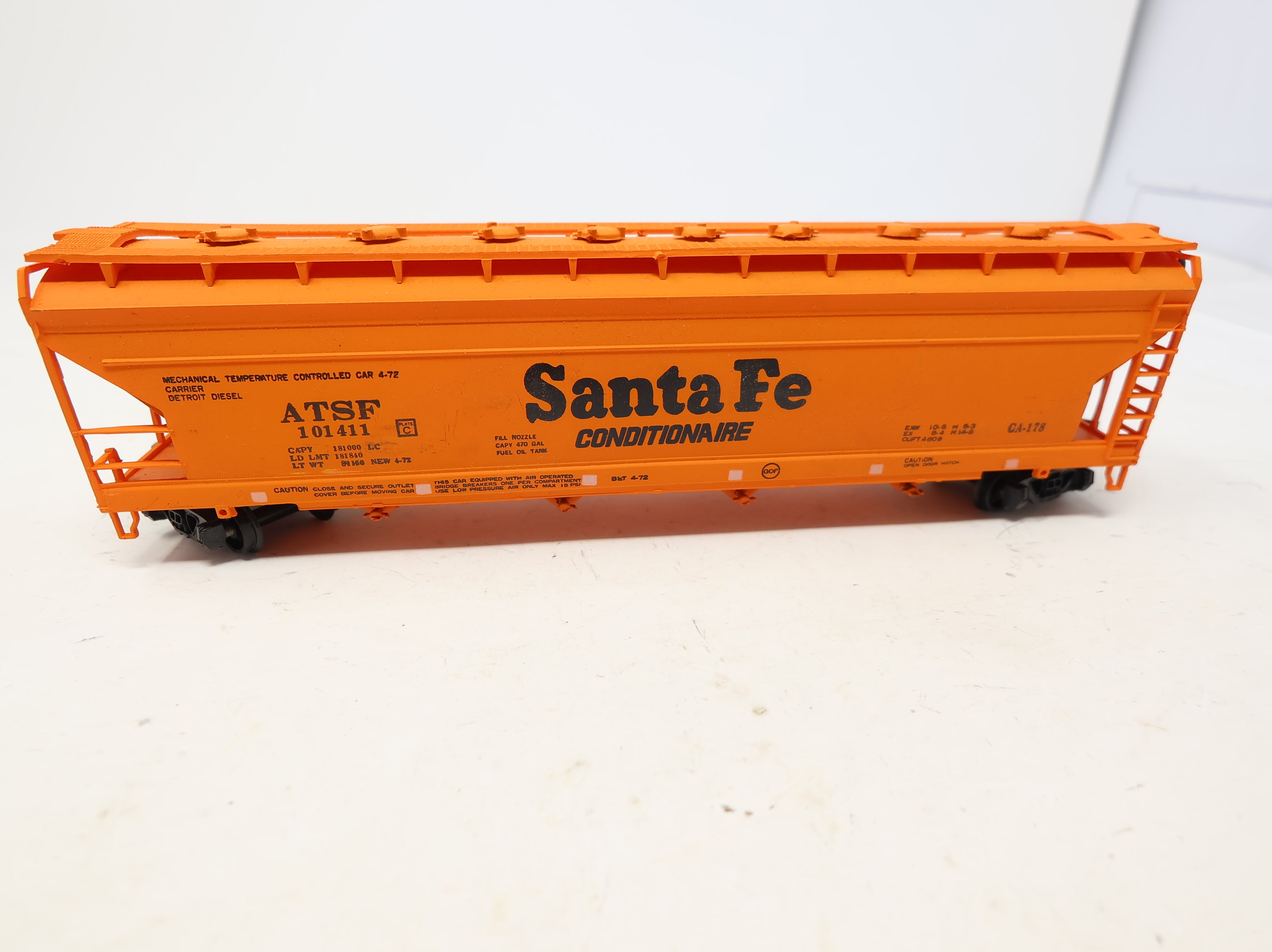 USED Bachmann HO Scale Conditionaire Covered Hopper Santa Fe ATSF #101411