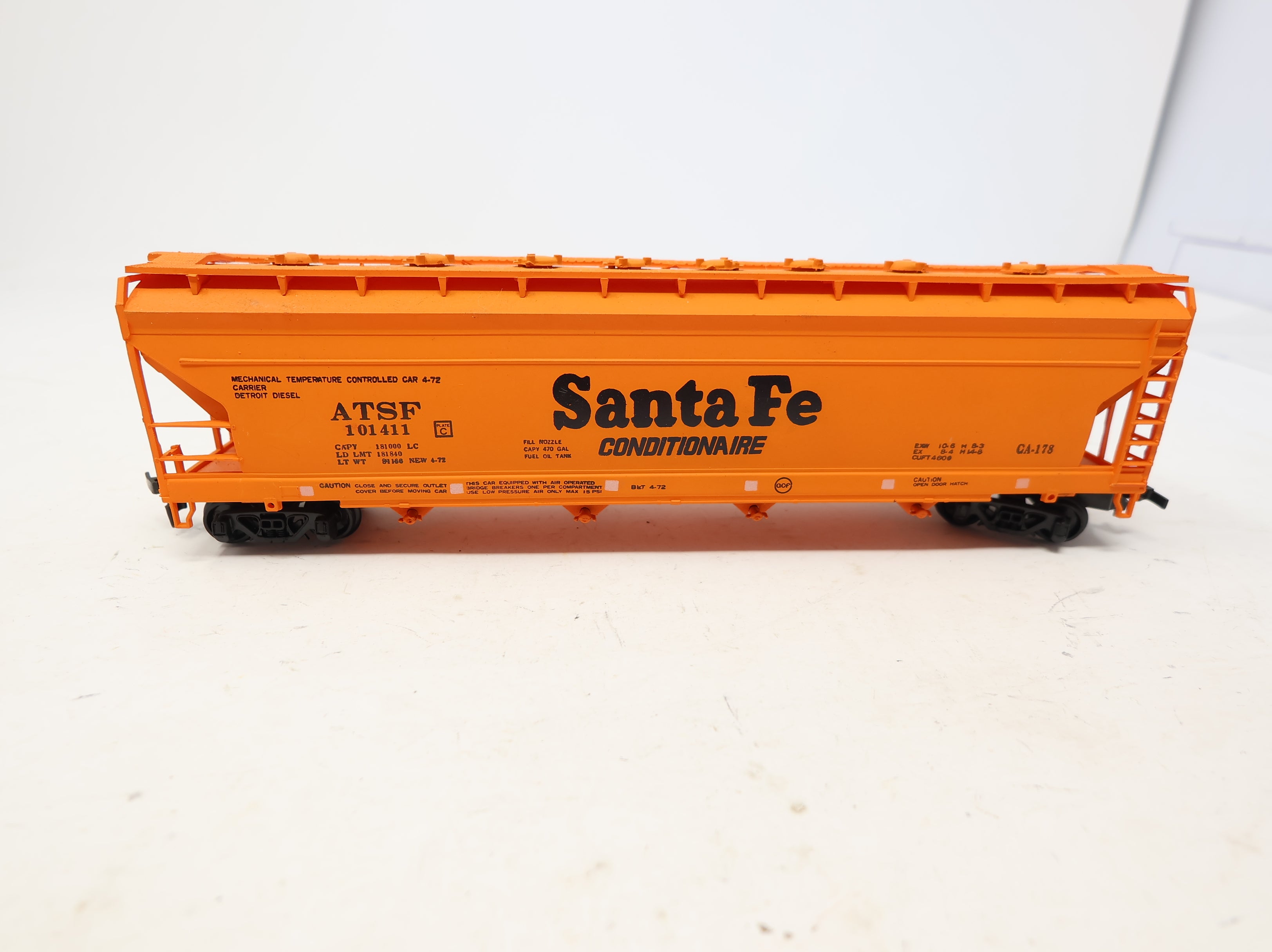 USED Bachmann HO Scale Conditionaire Covered Hopper Santa Fe ATSF #101411